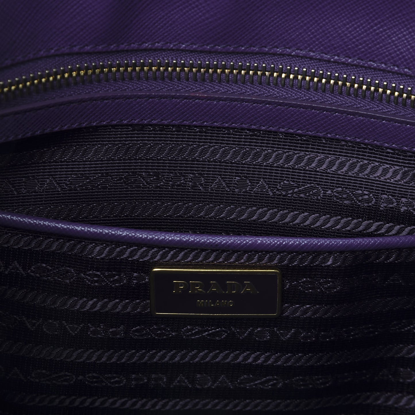 Saffiano Medium Galleria Double Zip Tote Viola