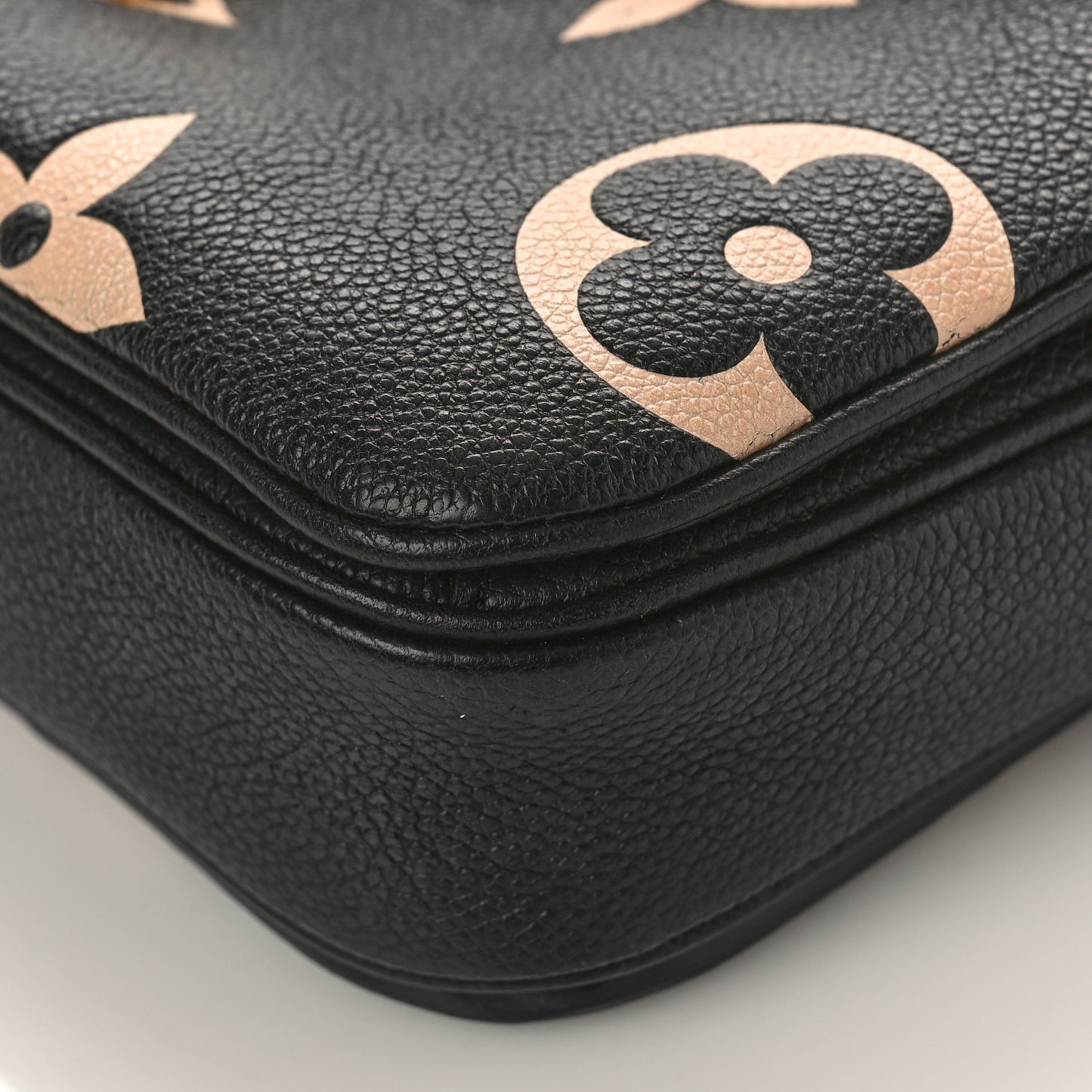Empreinte Monogram Giant Pochette Metis Black Beige