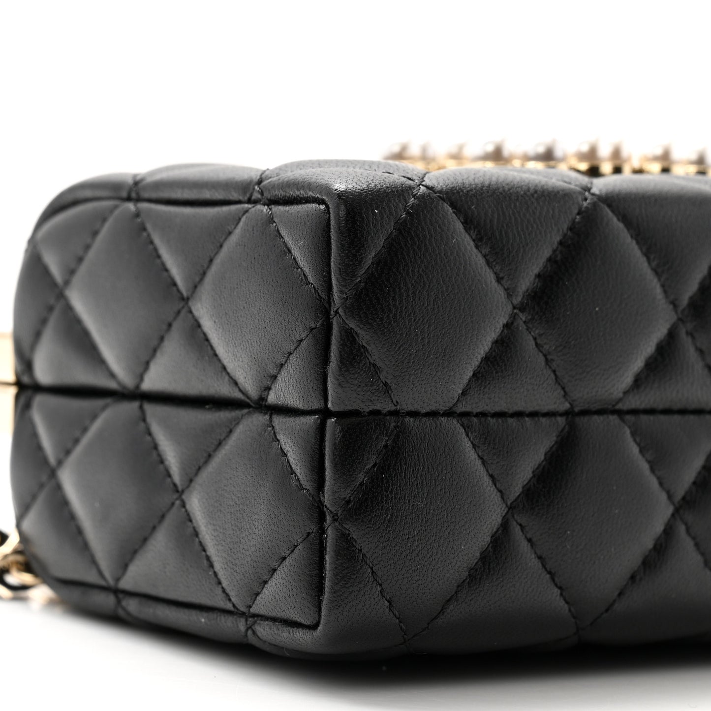 Lambskin Quilted Pearl CC Vanity Case Black
