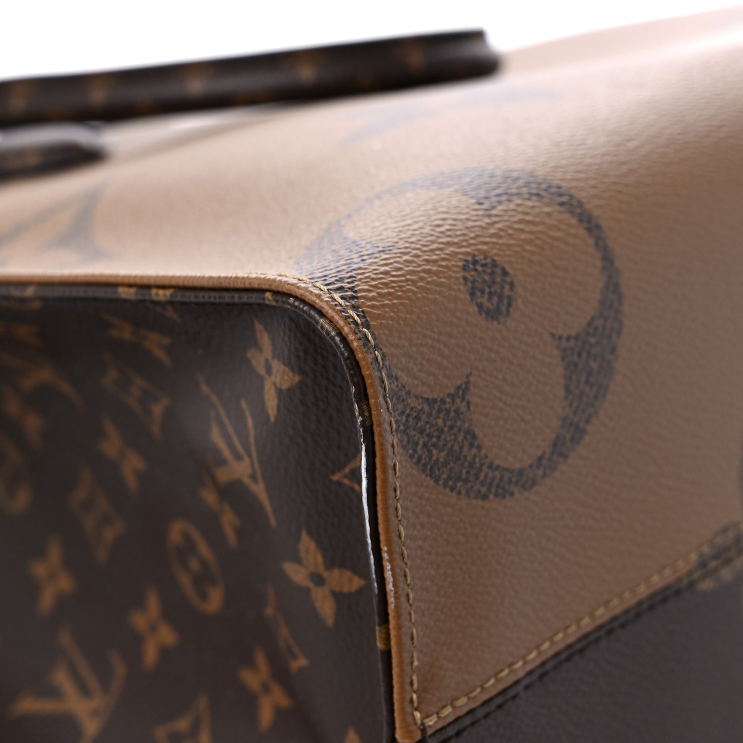 Reverse Monogram Giant Onthego MM