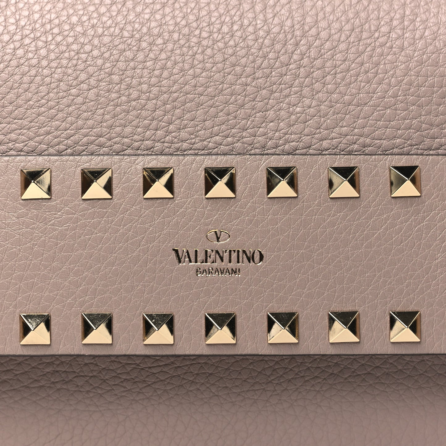 Pebbled Calfskin Rockstud Side Slip Crossbody Poudre