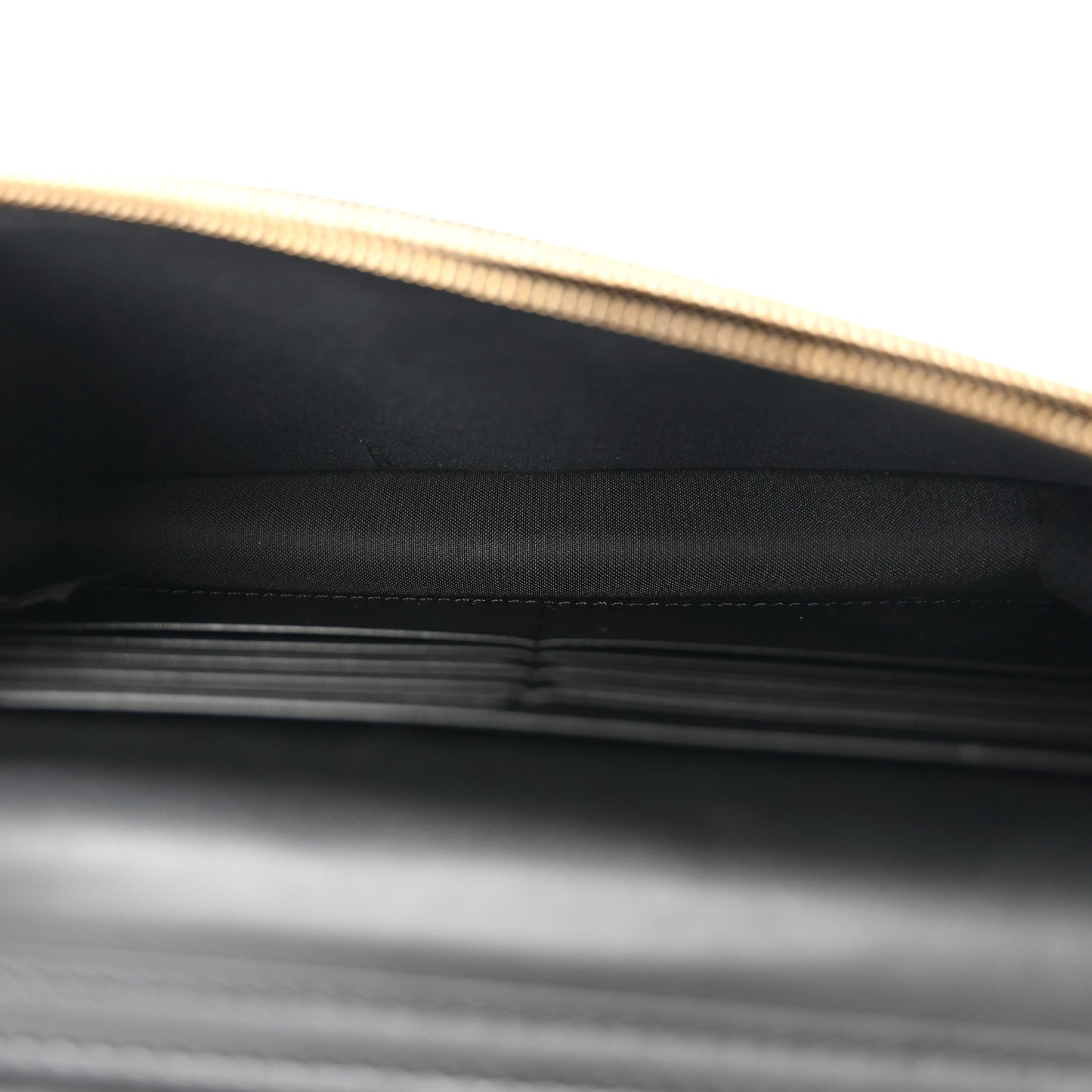 Vitello King Tamponato Logo Embossed Medium Wallet On Chain Black