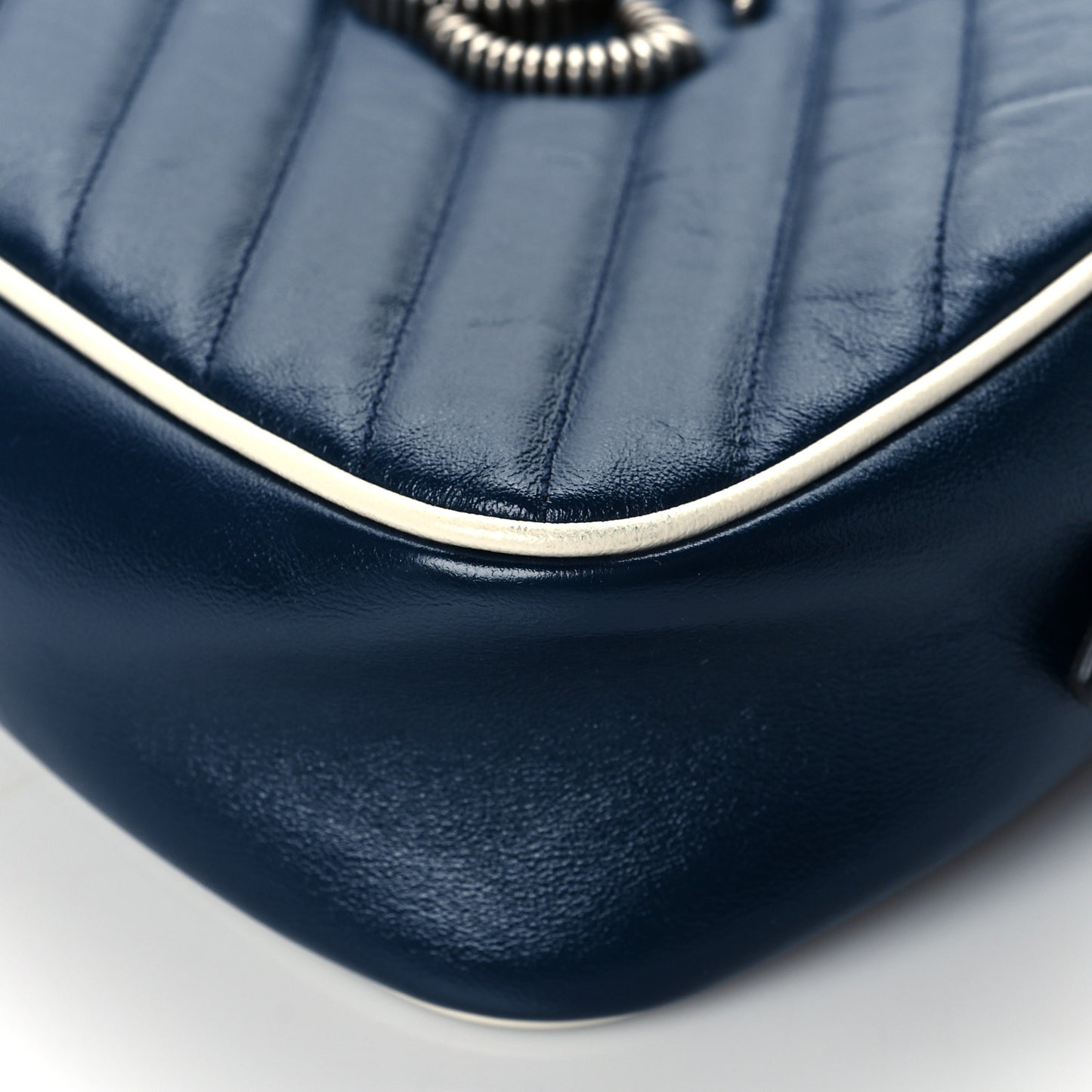 Vintage Effect Calfskin Matelasse Diagonal Small Torchon GG Marmont Chain Shoulder Bag Blue Agata Mystic White