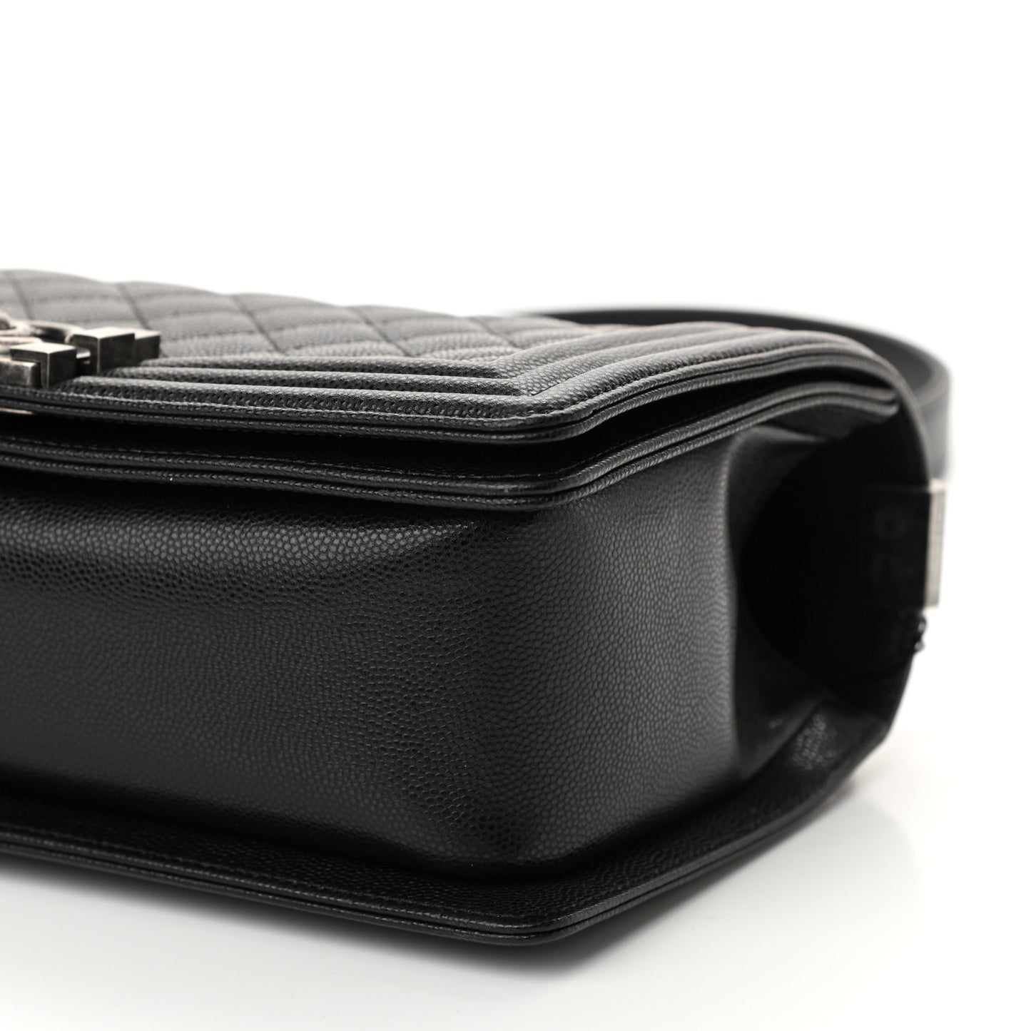 Caviar Quilted Medium Boy Flap Black