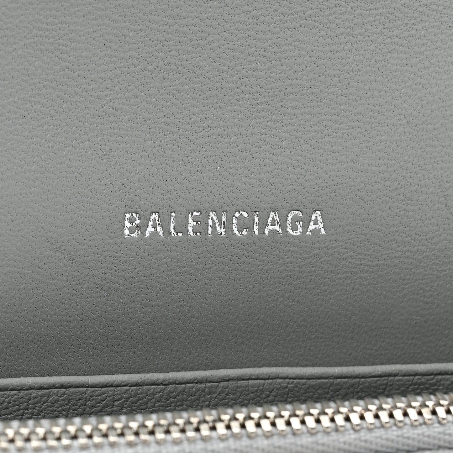 Sparkling Fabric XS Hourglass Wallet On Chain Silver