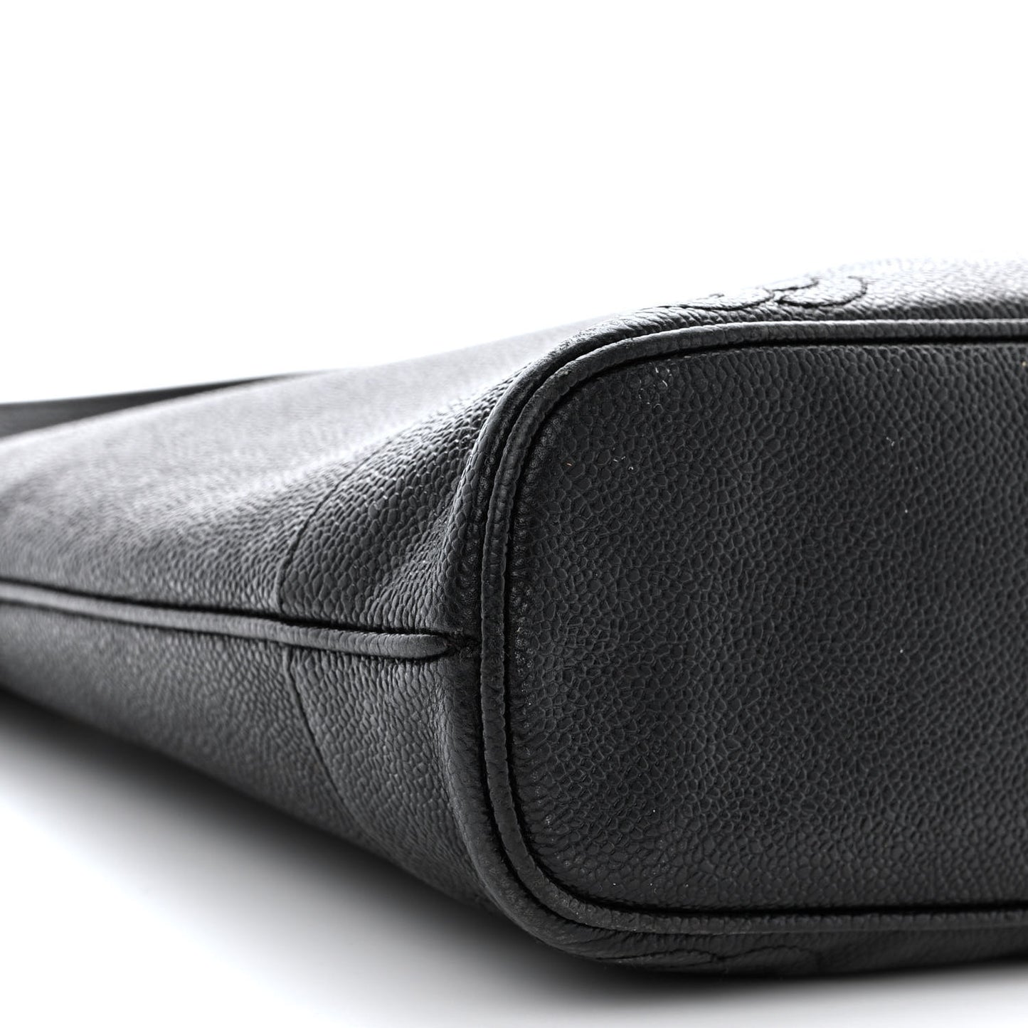Caviar CC Shoulder Bag Black