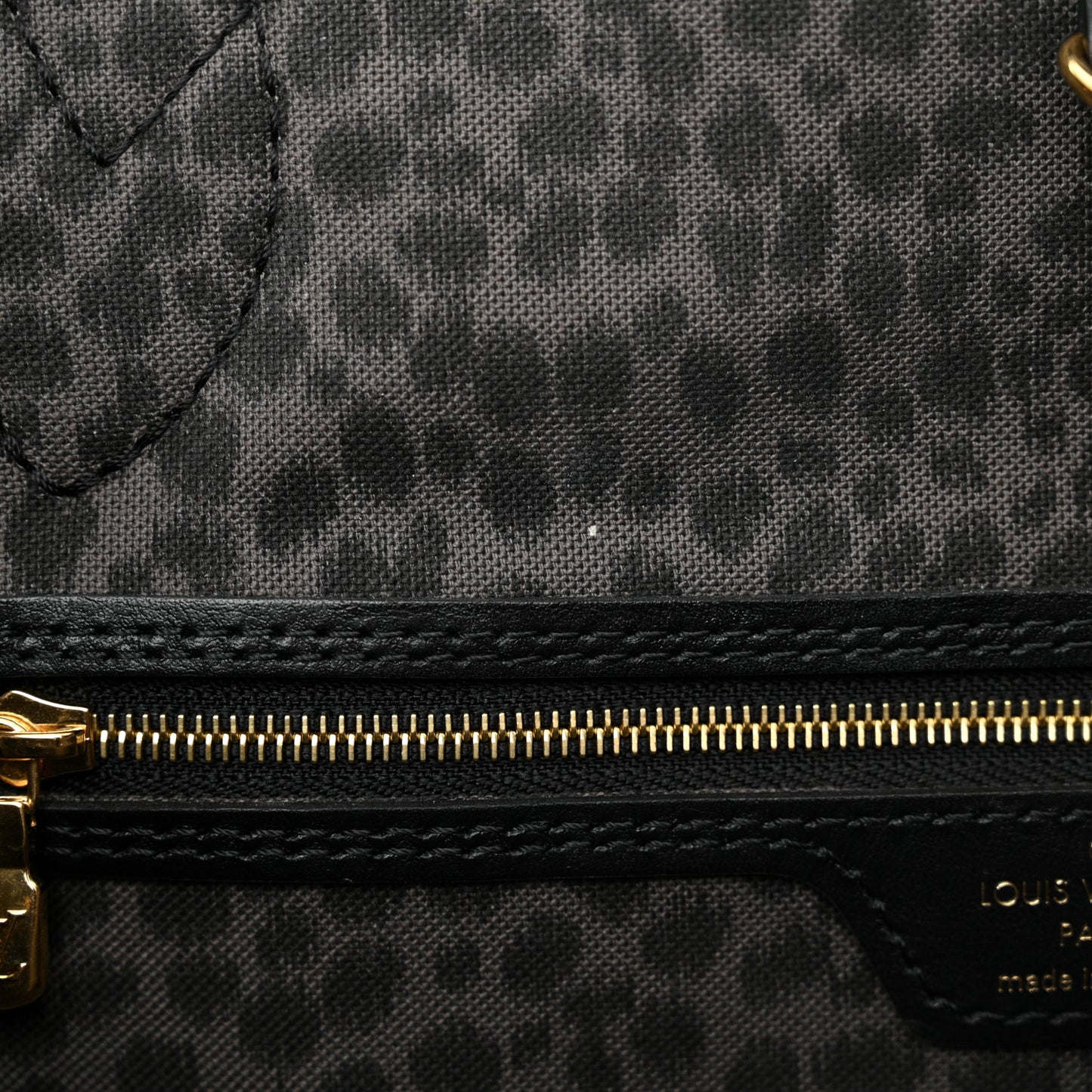 Monogram Giant Wild at Heart Neverfull MM Black