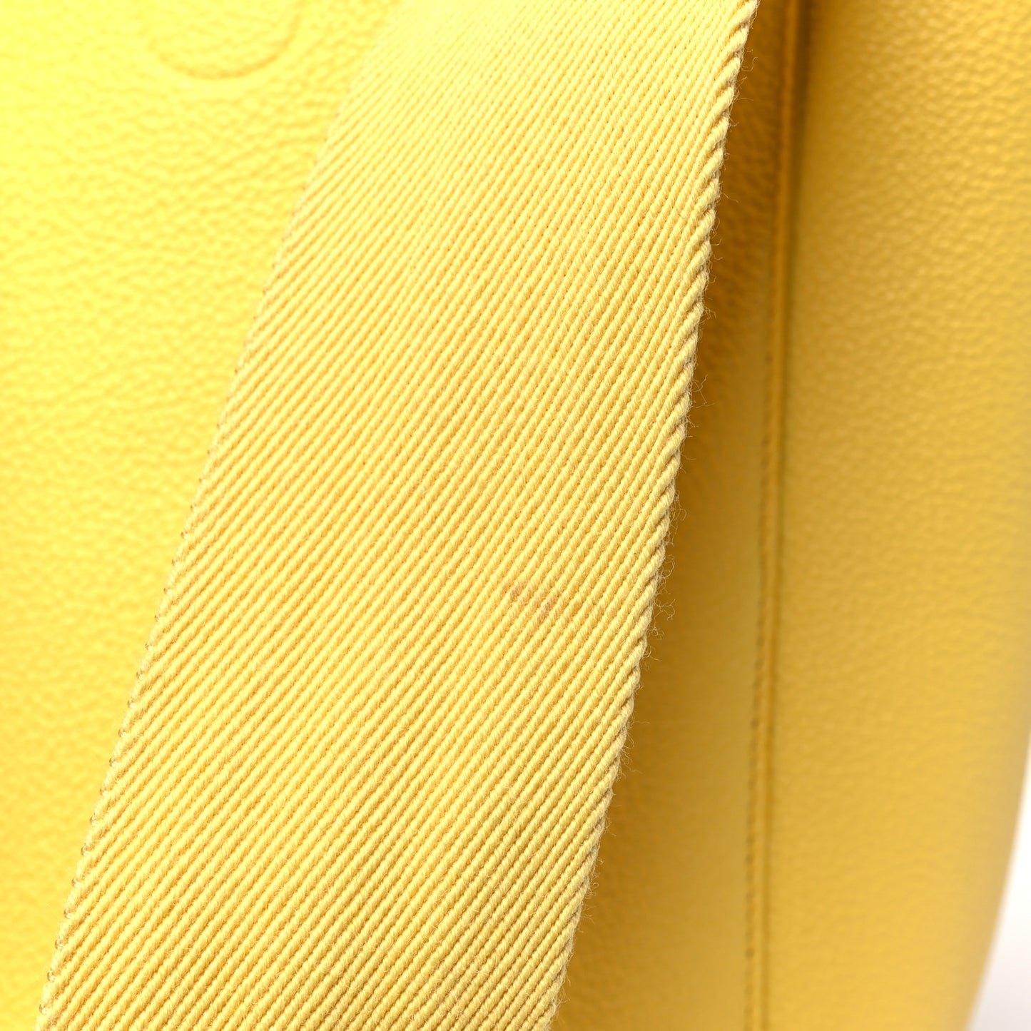 Soft Grained Calfskin Small Sangle Bucket Bag Citron