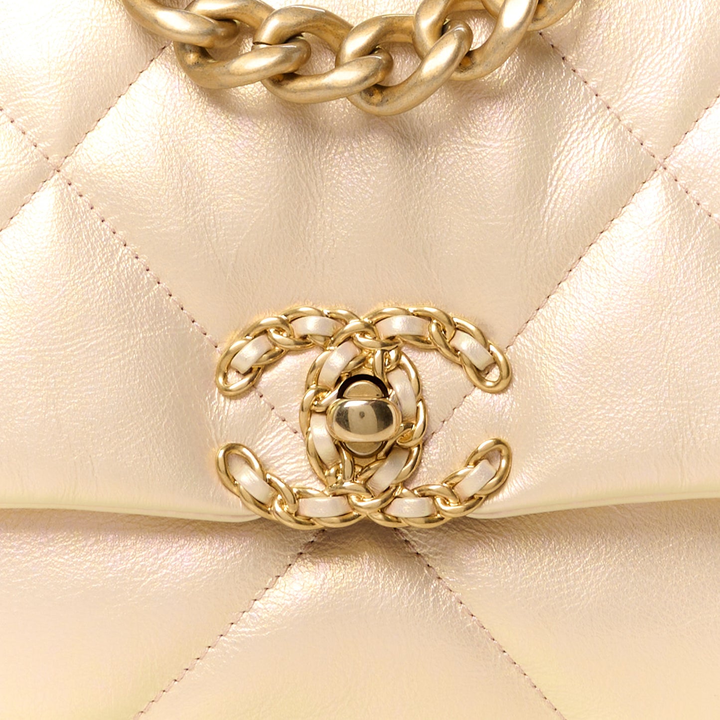 Iridescent Lambskin Quilted Medium Chanel 19 Flap Pink