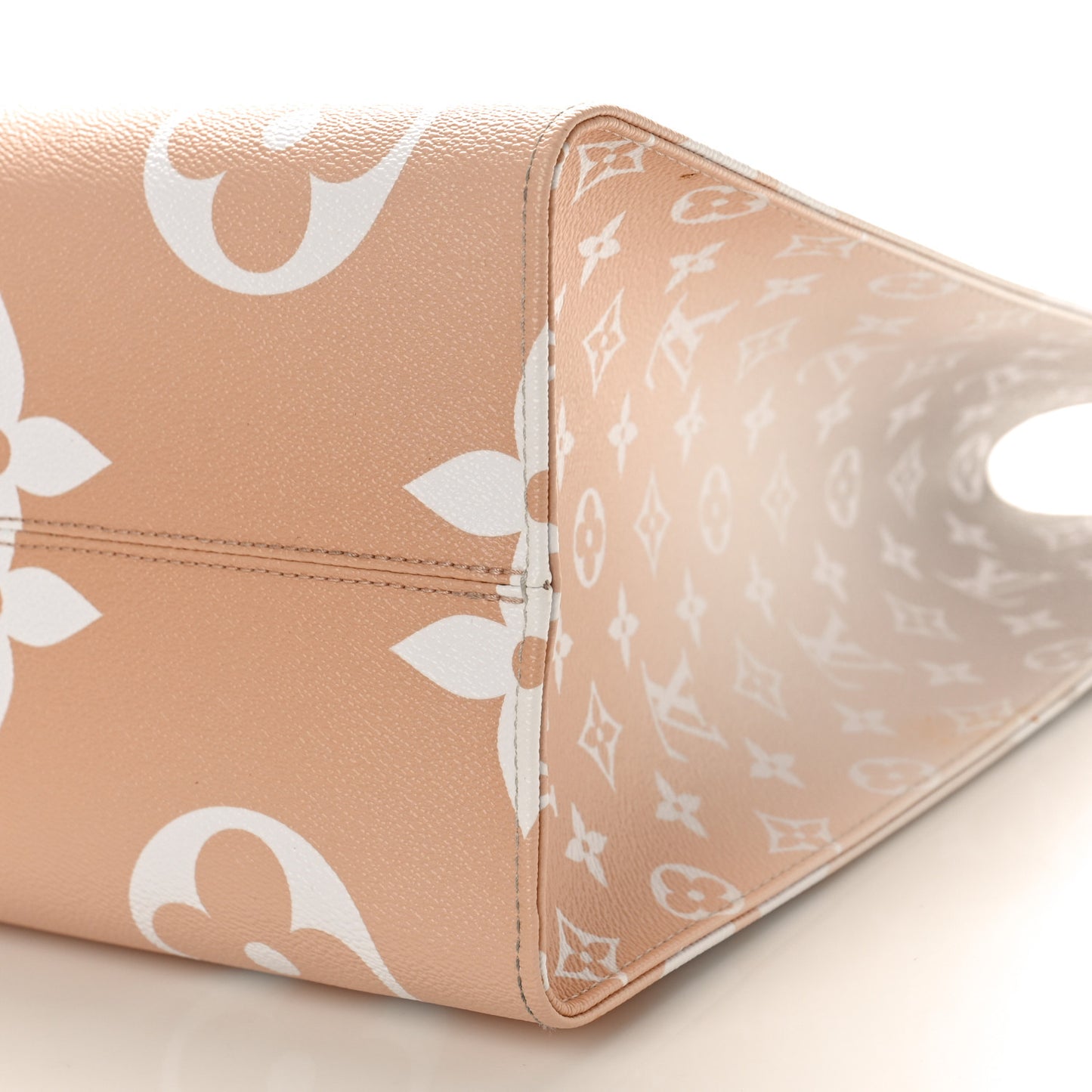 Monogram Giant By The Pool Onthego GM Brume