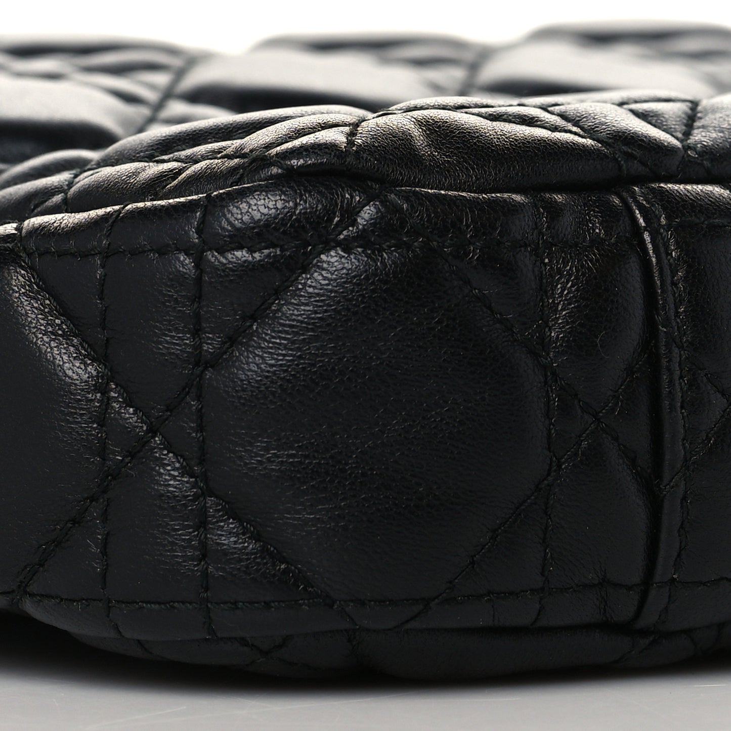 Lambskin Cannage DiorQuake Pouch Black