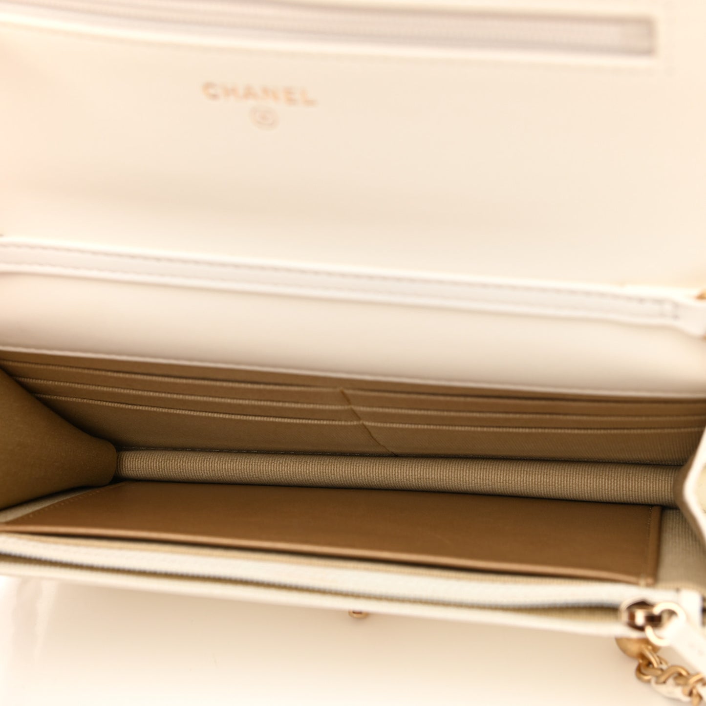 Lambskin Quilted CC Pearl Crush Wallet on Chain WOC White