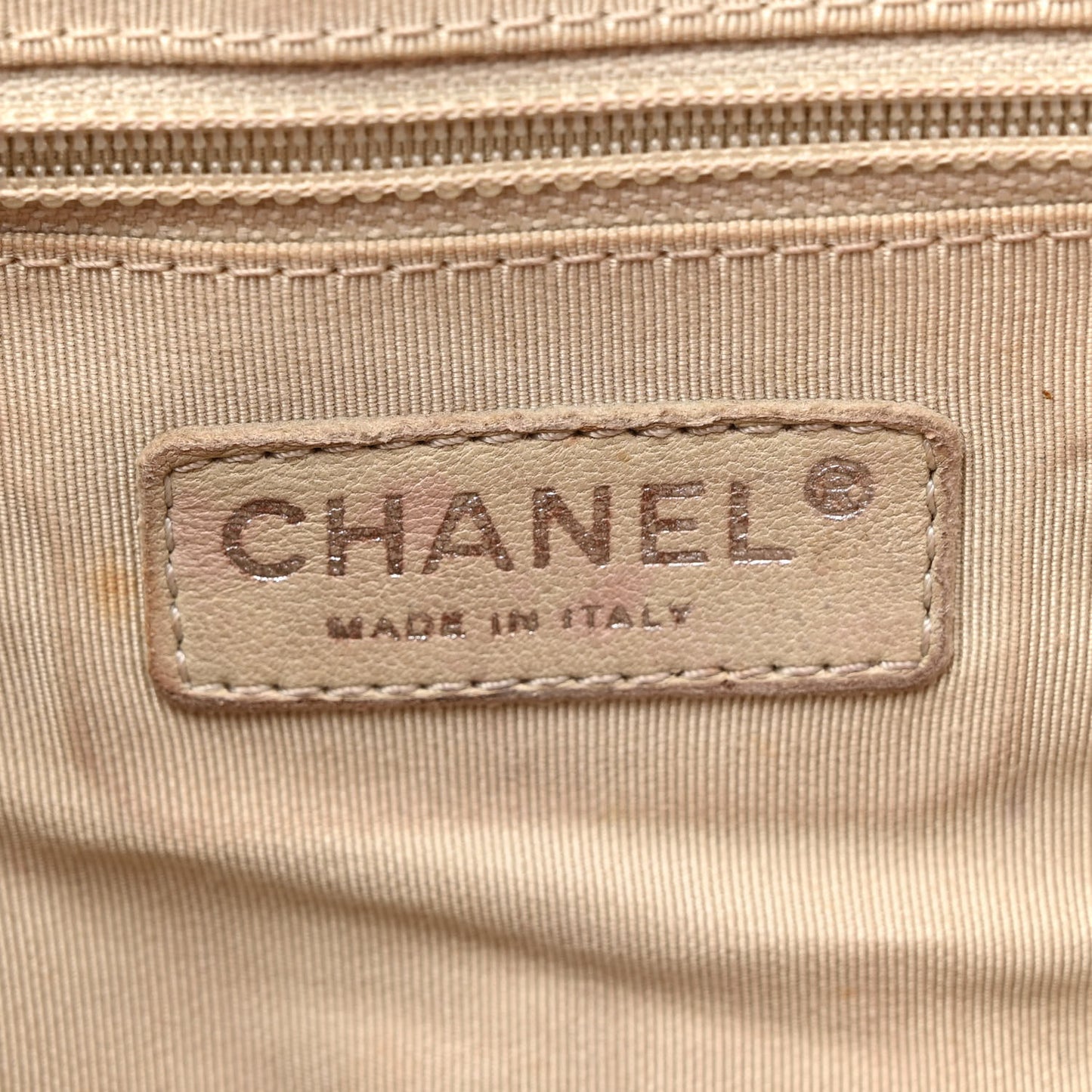 Washed Lambskin Quilted Medium Chain Around Messenger Red