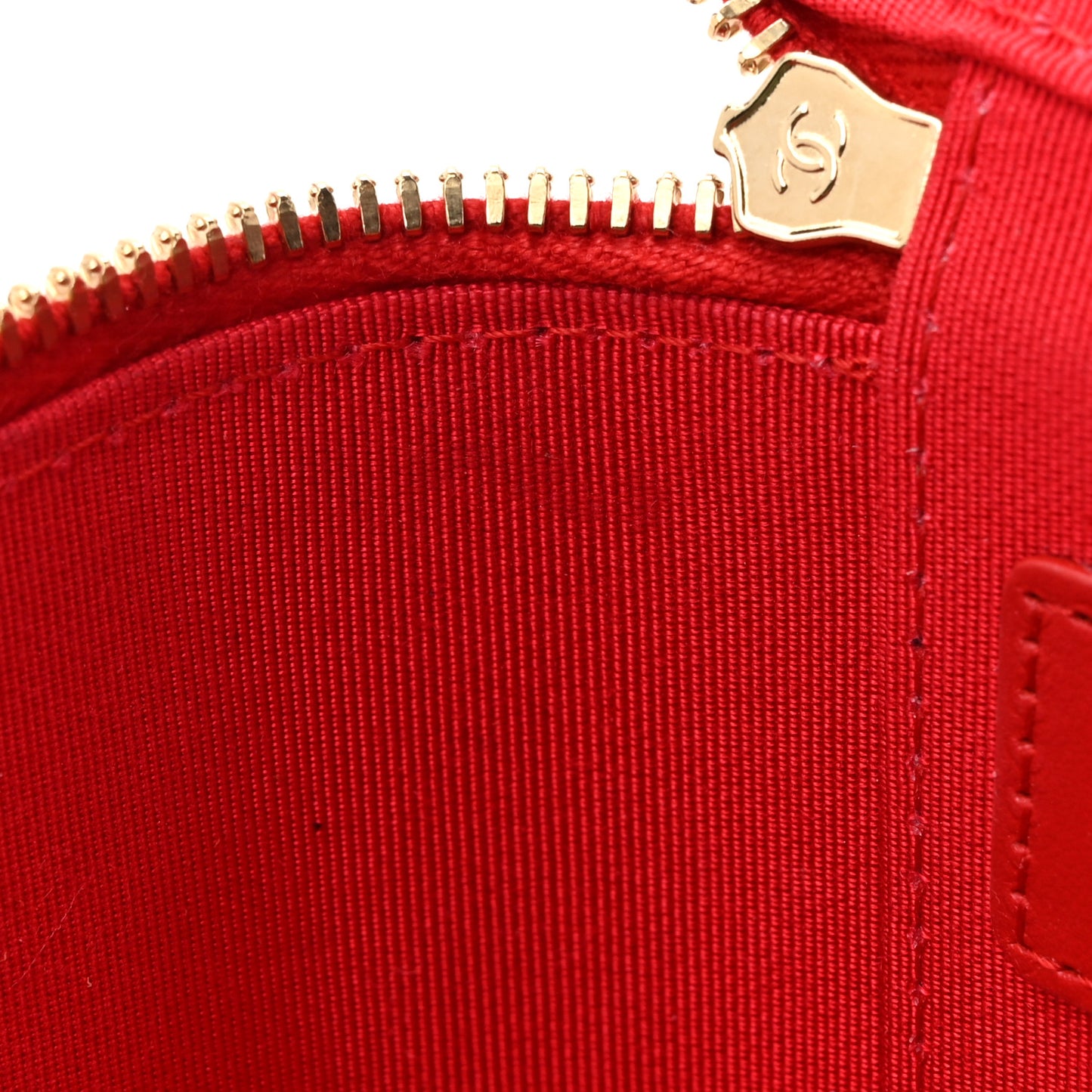 Lambskin Camellia Embossed Mini Vanity Case With Chain Red