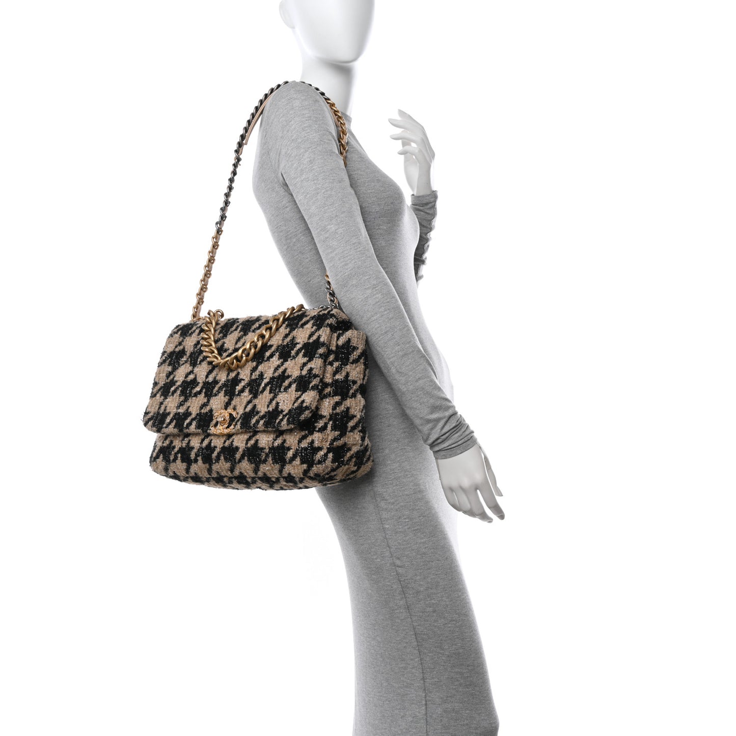 Tweed Maxi Chanel 19 Flap Black Beige