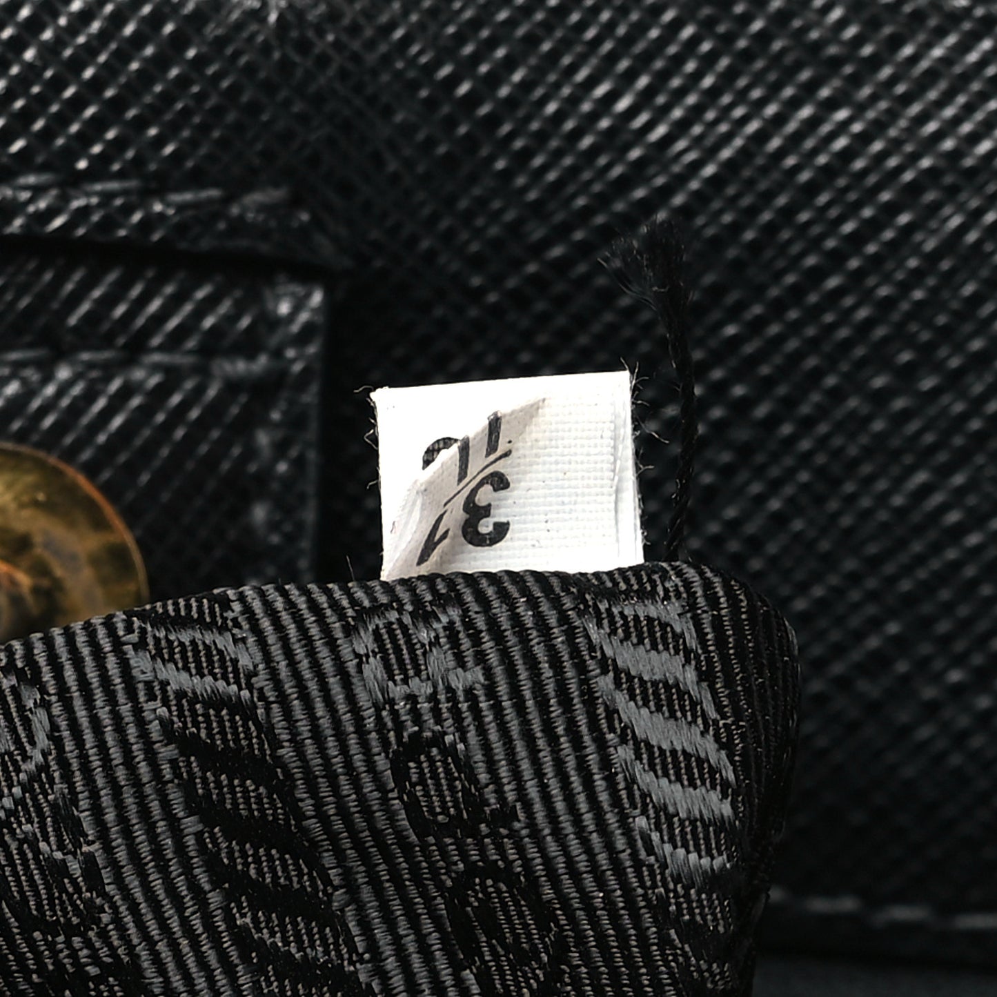 Saffiano Lux Medium Tote Black
