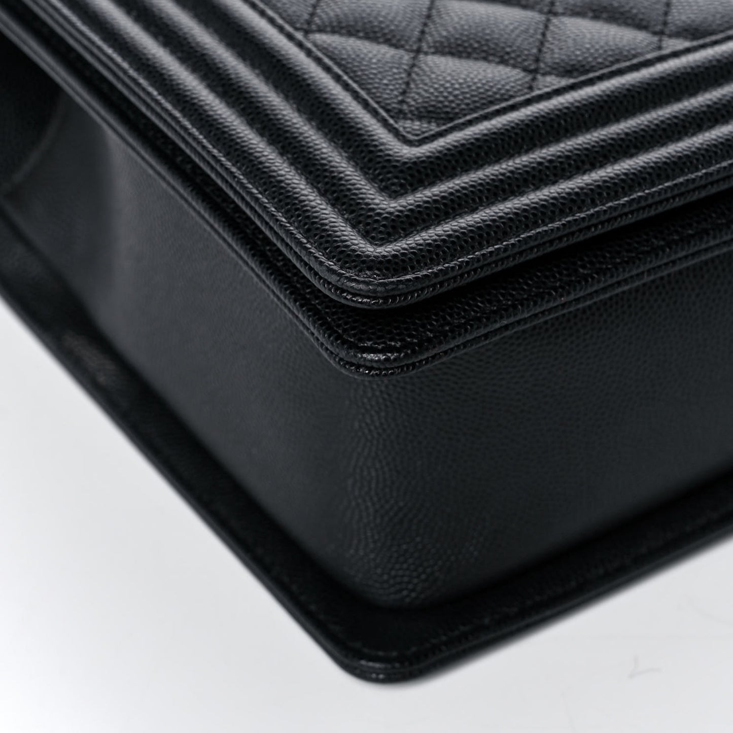 Caviar Quilted New Medium Boy Flap Black