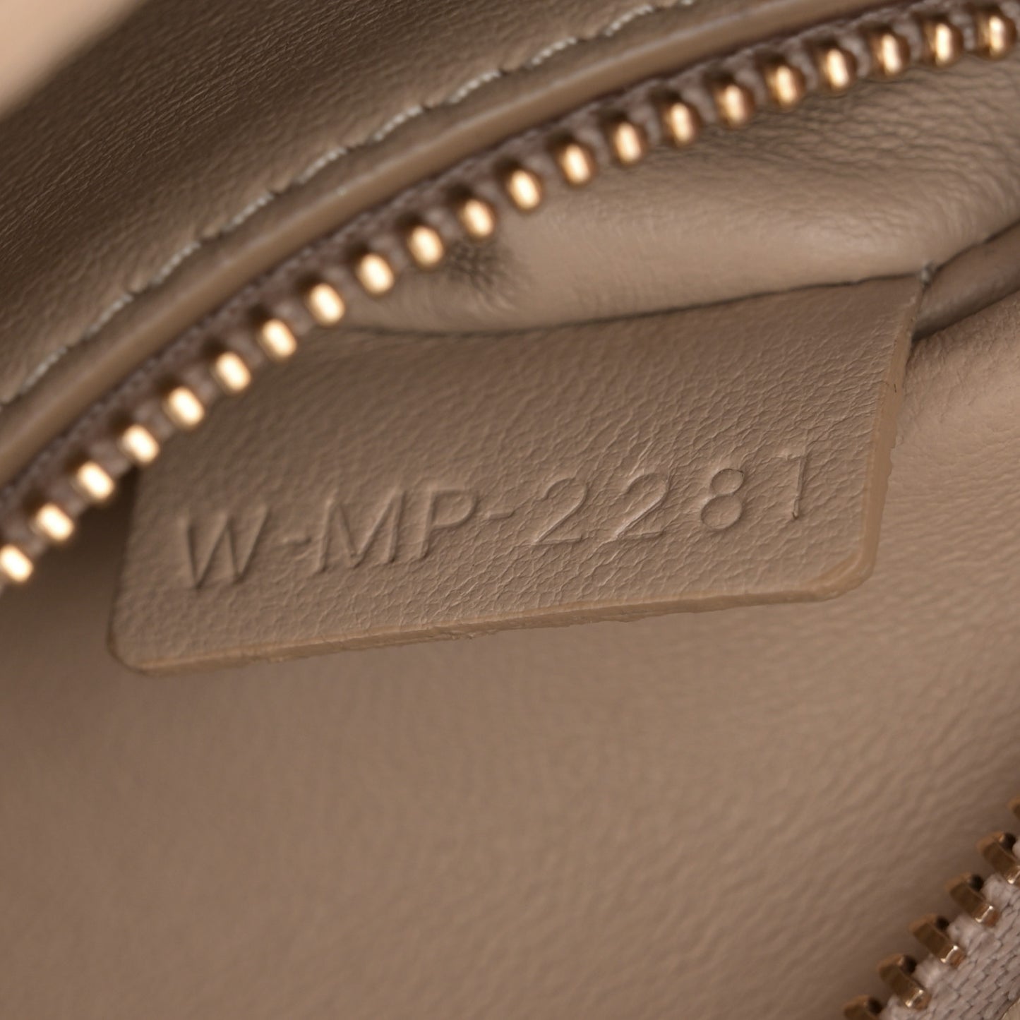Shiny Calfskin Teen Triomphe Nude