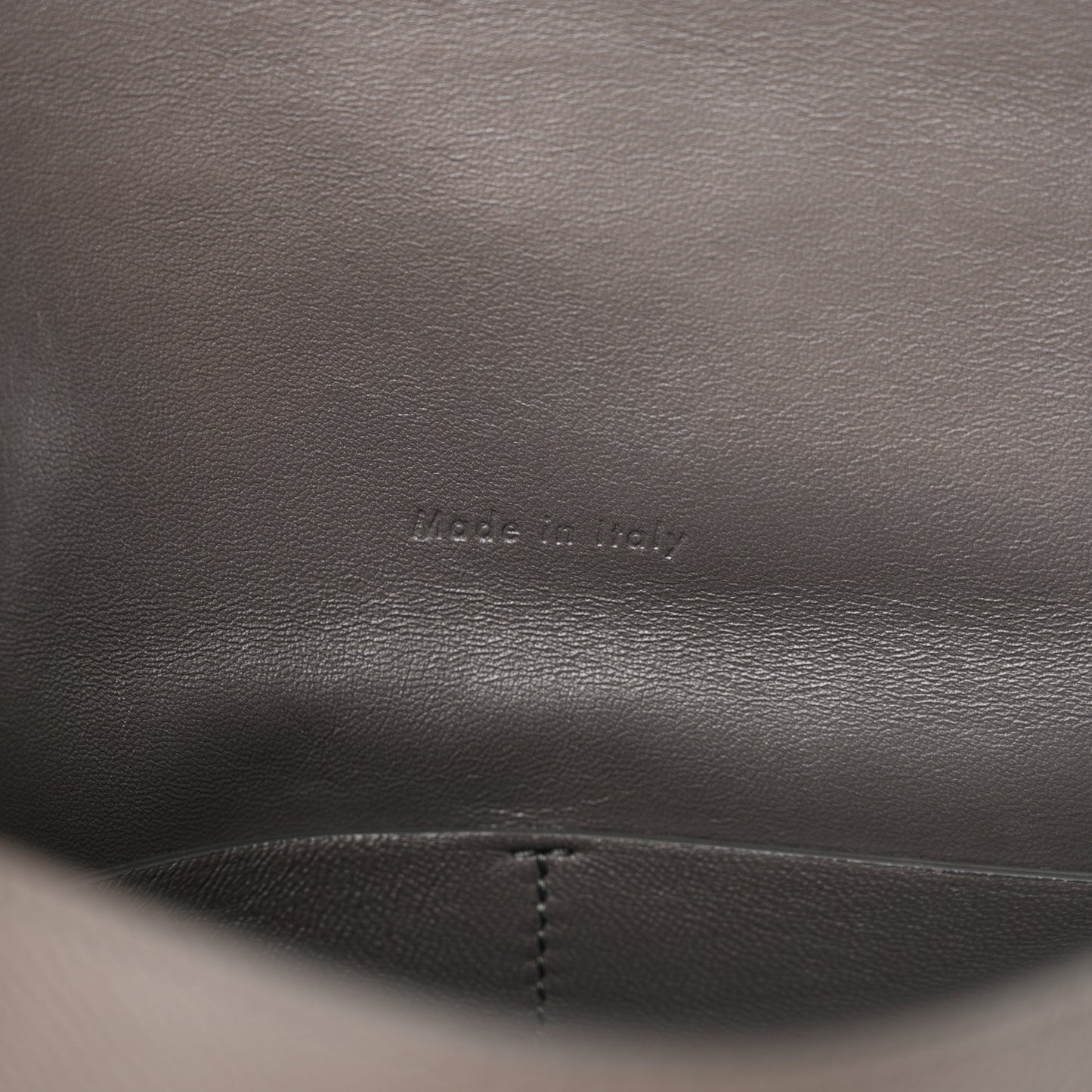 Grained Calfskin Medium Trotteur Grey