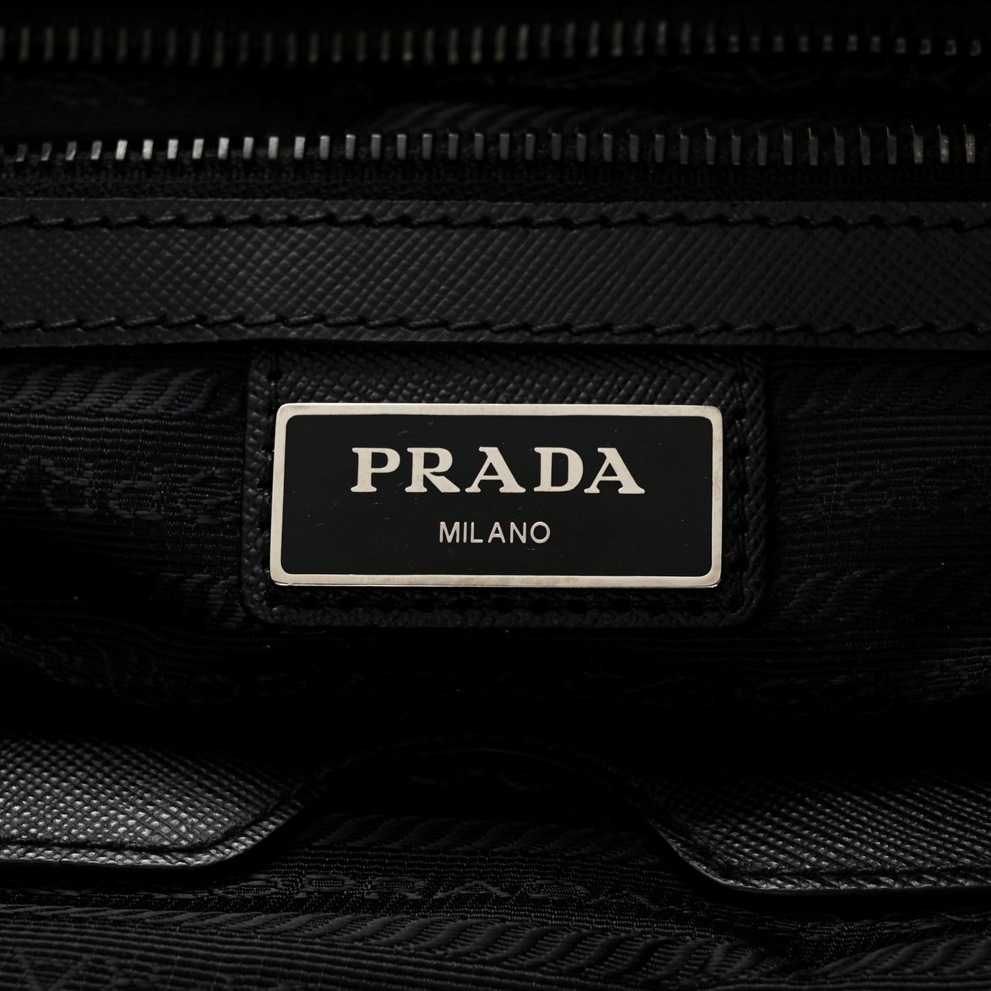 Tessuto Nylon Saffiano Front Pocket Zip Messenger Black