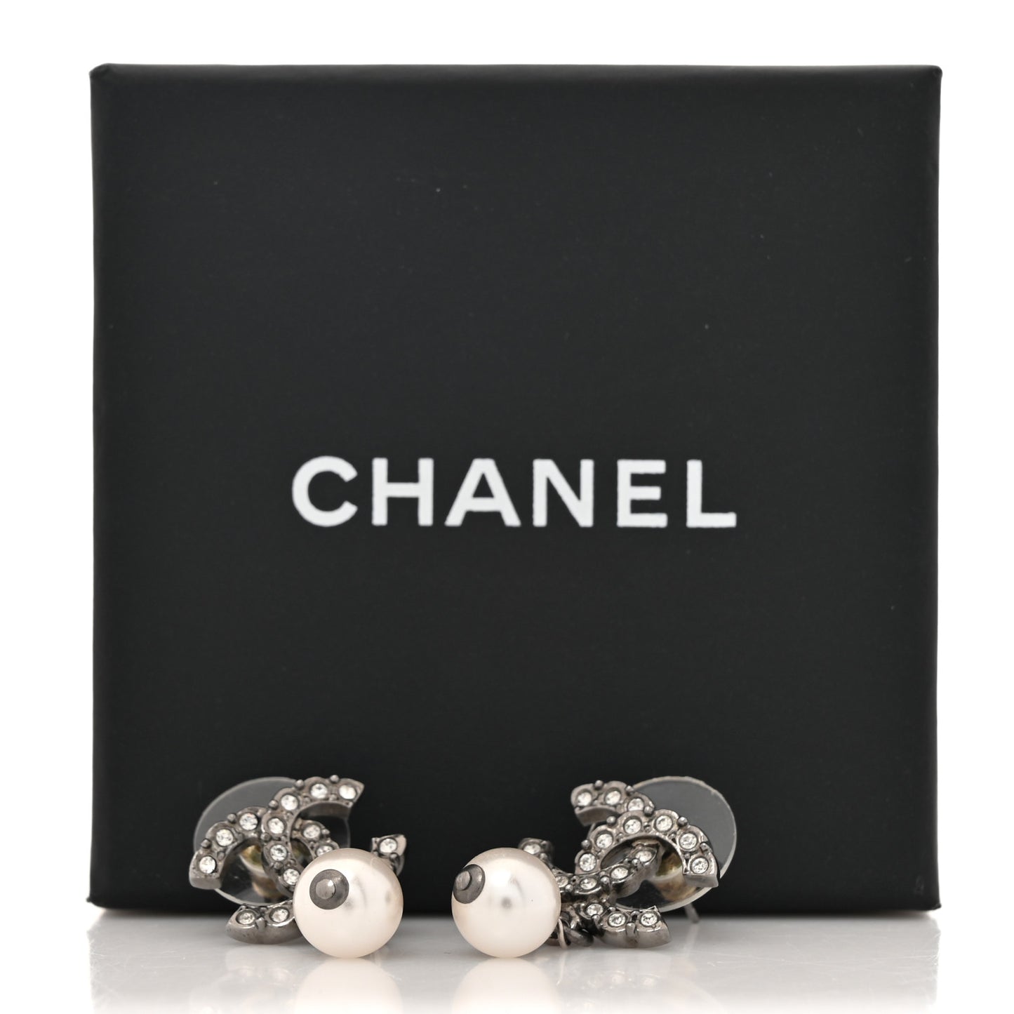 Pearl Crystal CC Drop Earrings Silver Pearly White