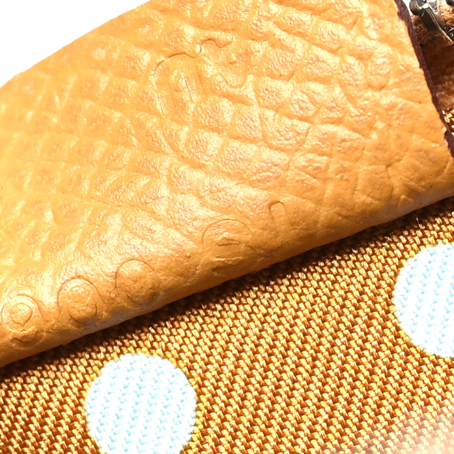 Epsom Silk'in Coin Purse Sesame