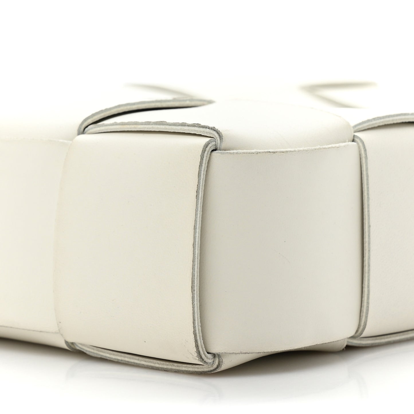 Lambskin Maxi Intrecciato Cassette Messenger Chalk
