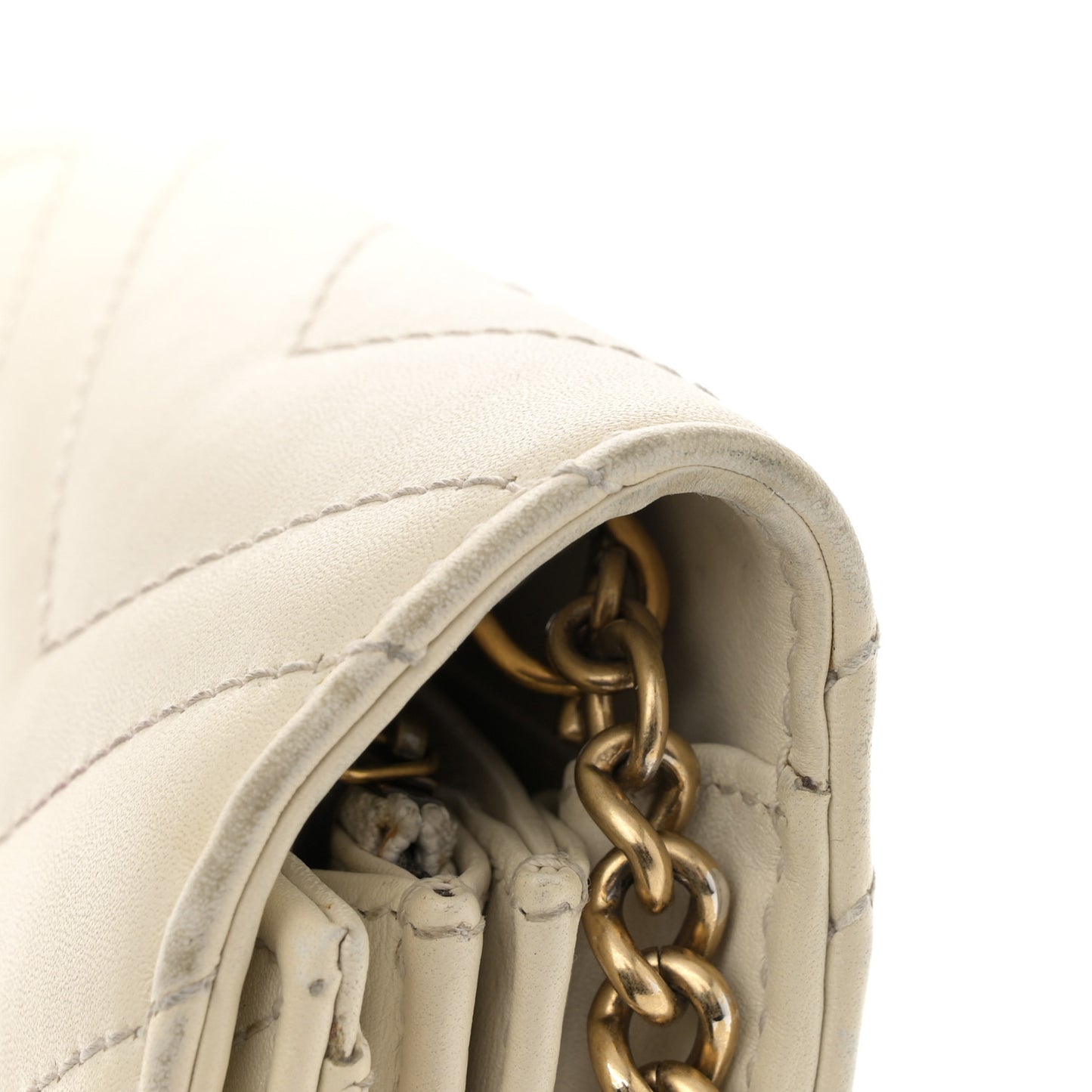 Calfskin Matelasse GG Marmont Chain Wallet Mystic White