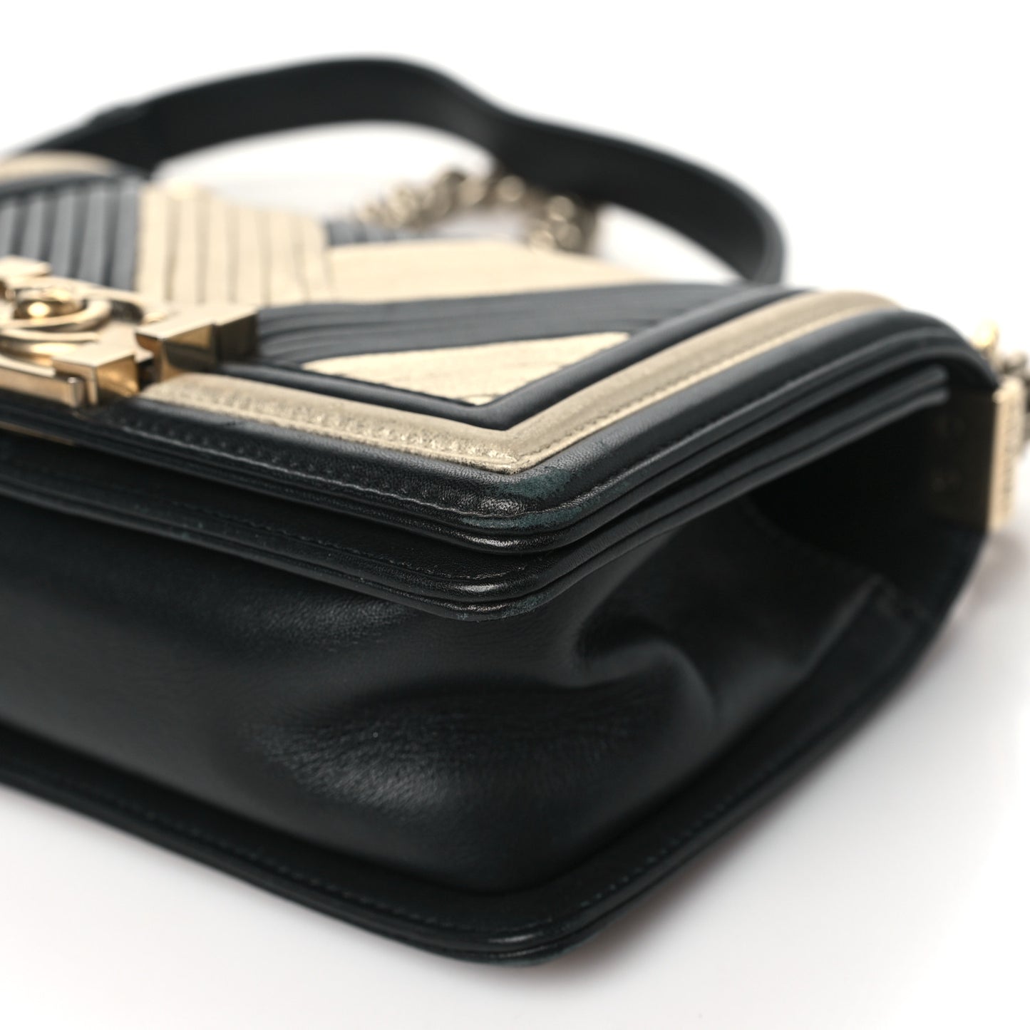 Metallic Calfskin Pleated Small Boy In Rome Flap Black Gold