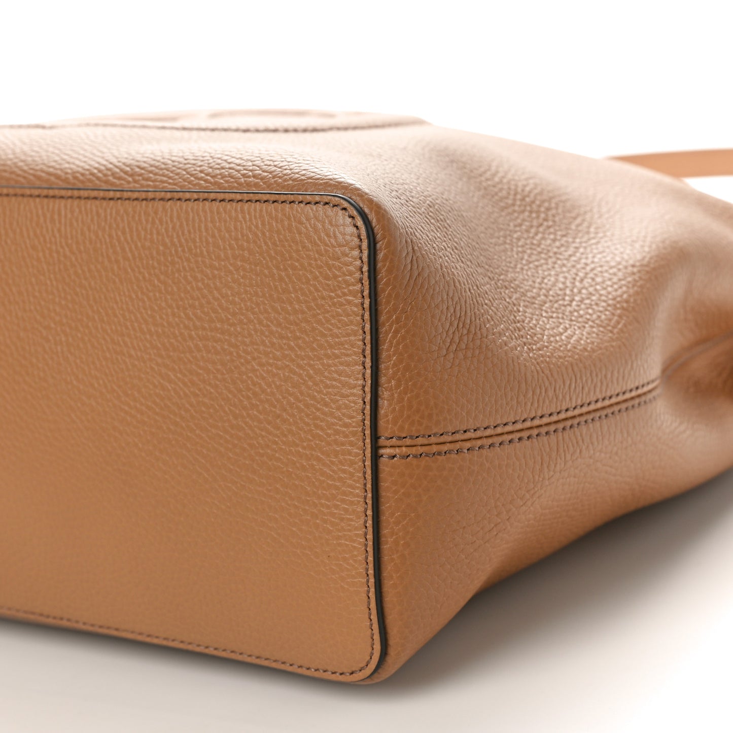 Pebbled Calfskin Large Soho Hobo Camelia