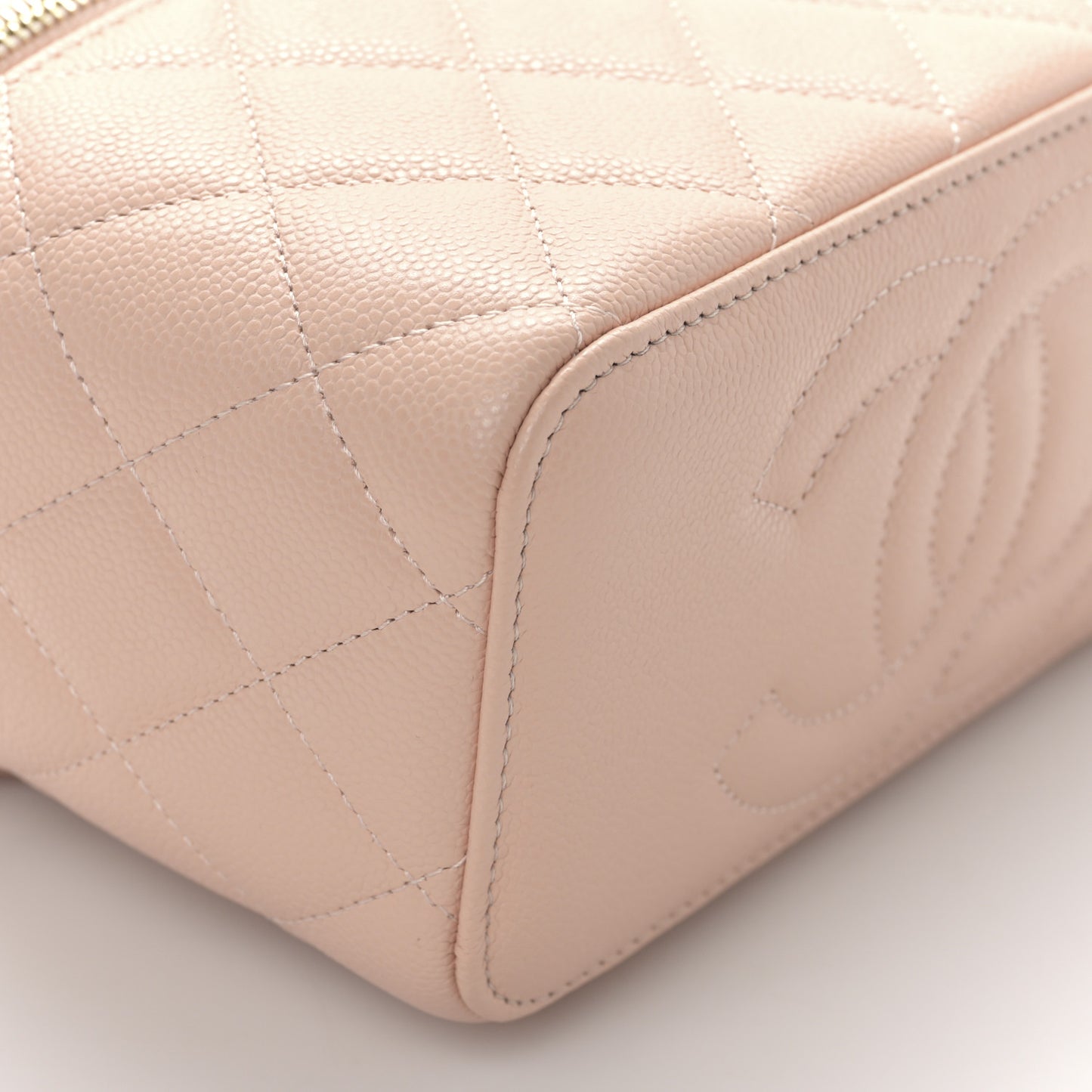 Caviar Quilted Small Vanity Case With Chain Light Beige
