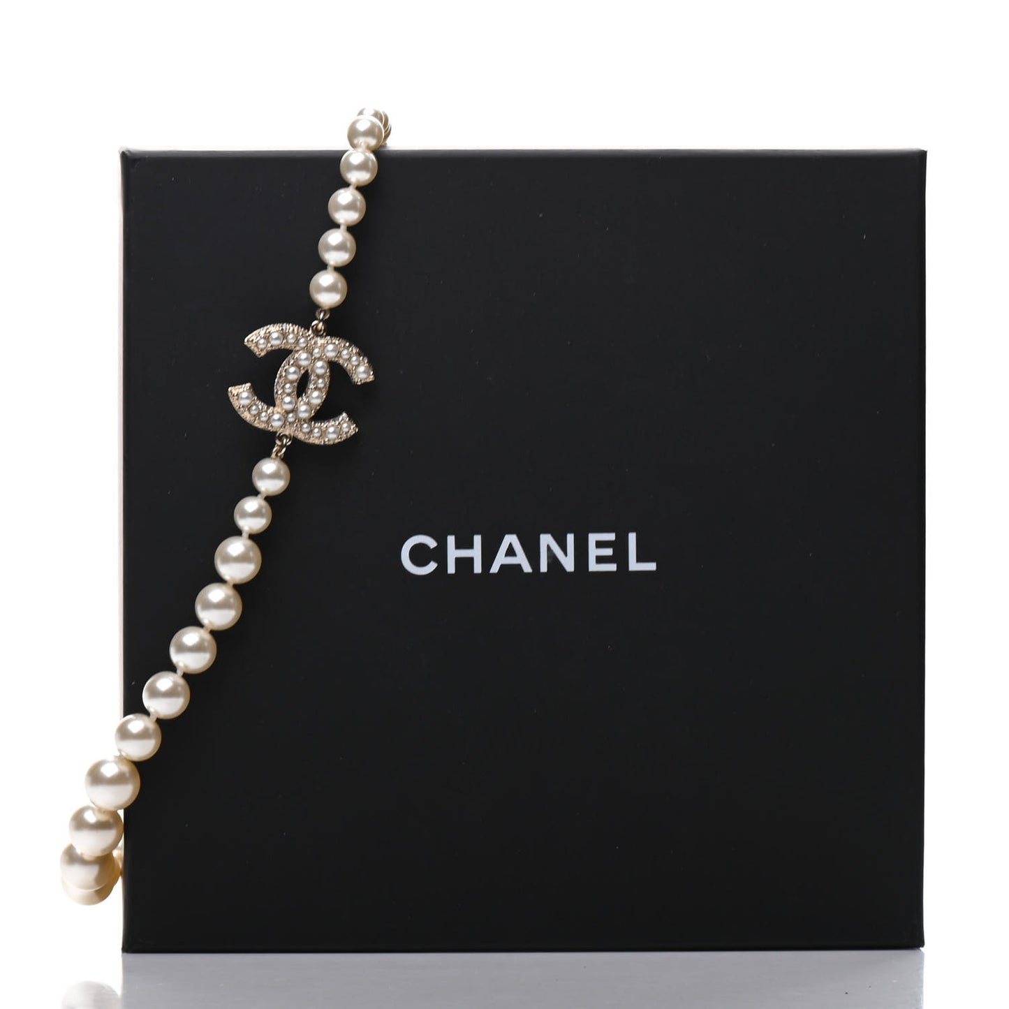 Graduated Pearl CC Short Necklace Gold