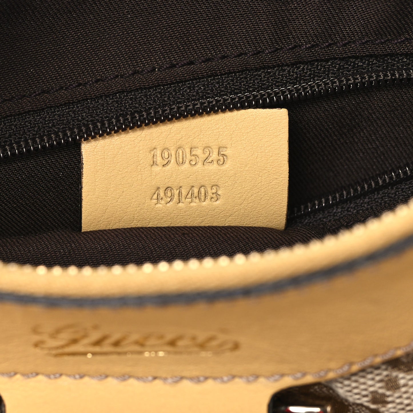 Monogram Medium D Gold Ring Hob Yellow