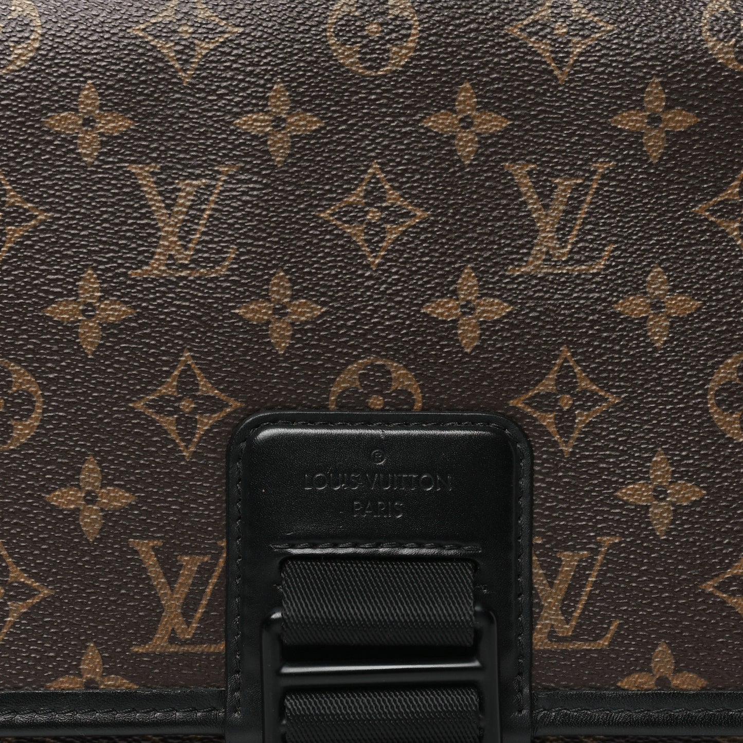 Monogram Macassar Archy Messenger MM