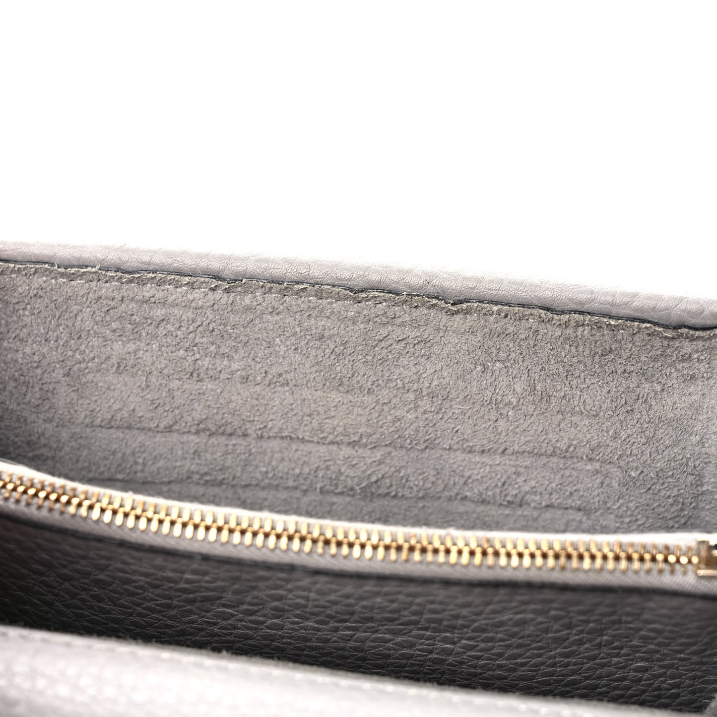 Pebbled Calfskin Rockstud Wallet On Chain Pastel Grey