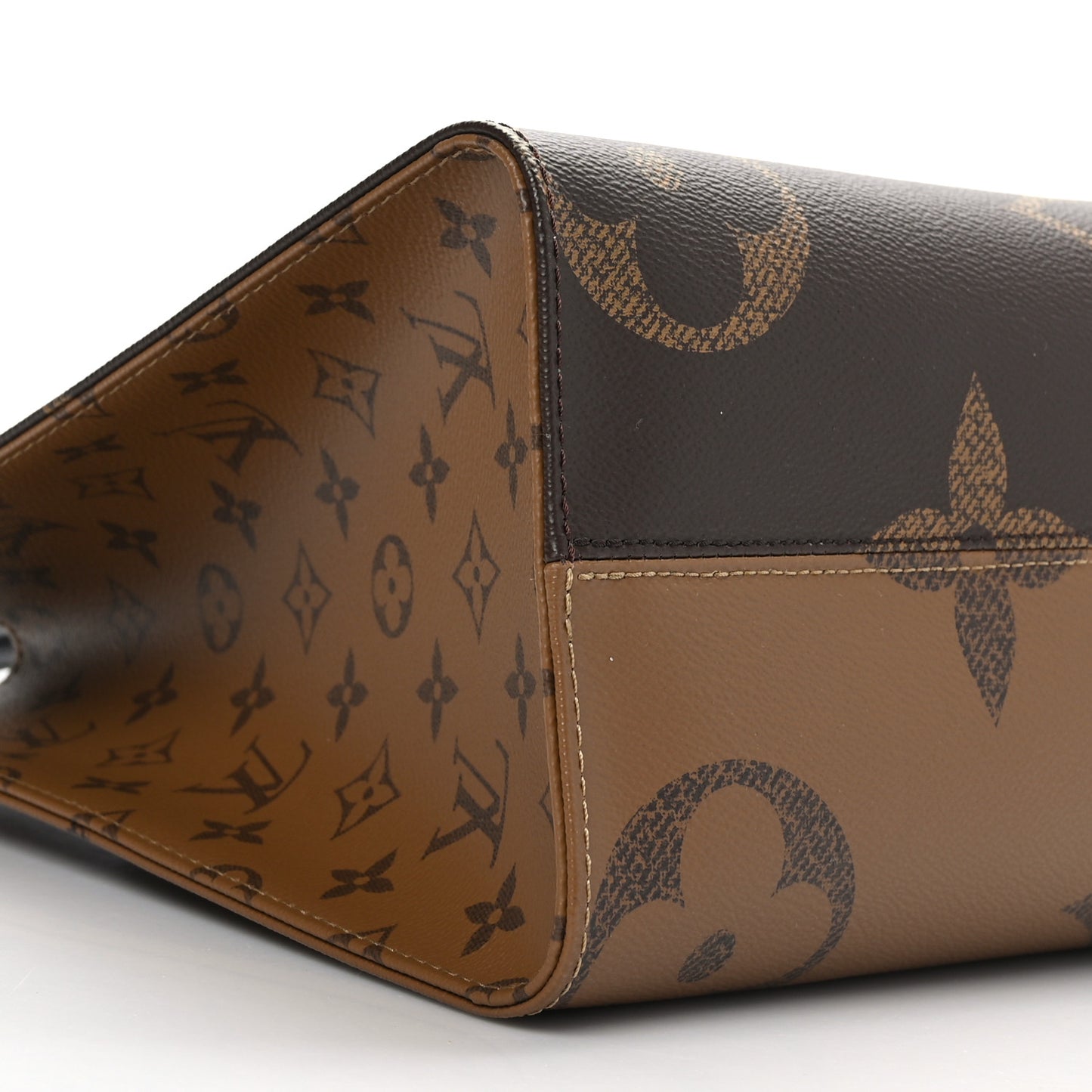 Reverse Monogram Giant Onthego MM