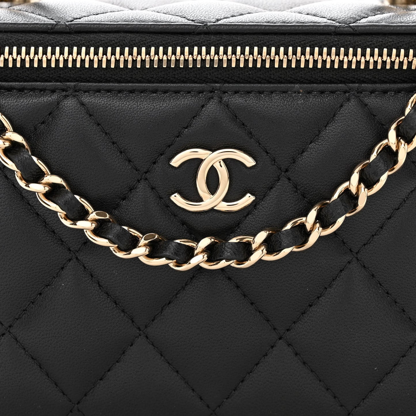 Lambskin Quilted Small Top Handle Vanity Case With Chain Black