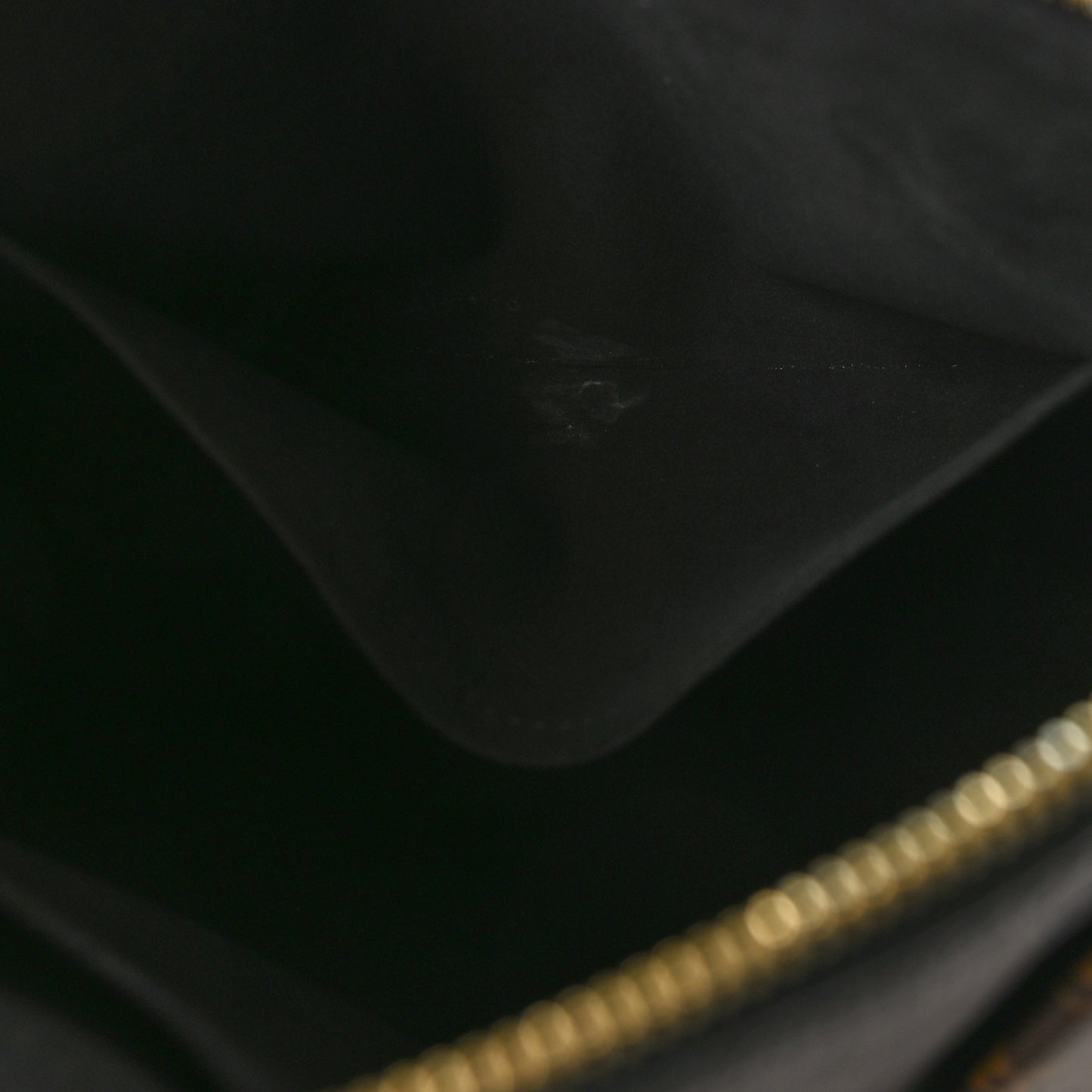 Monogram V Tote MM Black