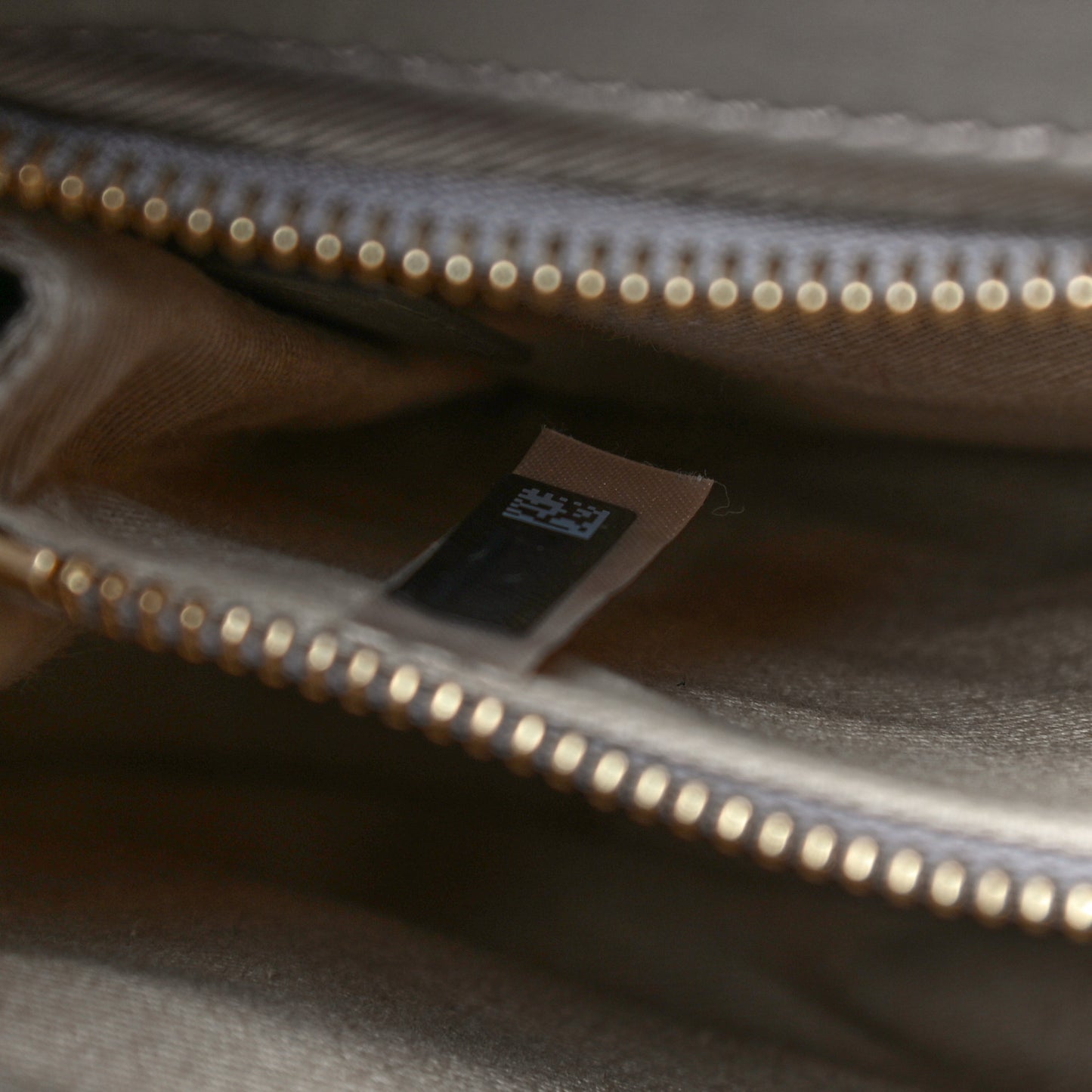 Calfskin Small C Double Carry Motty Grey