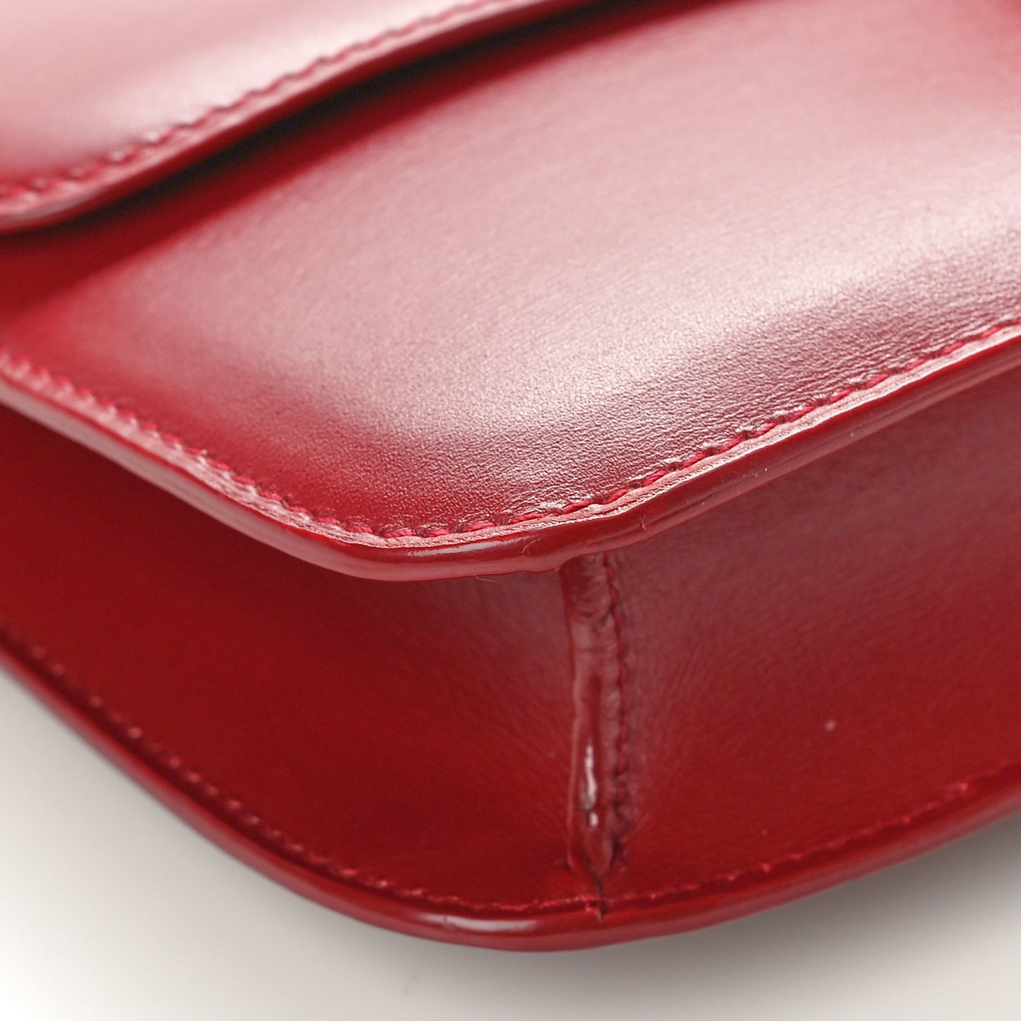 Box Calfskin Le Carre Satchel Opyum Red