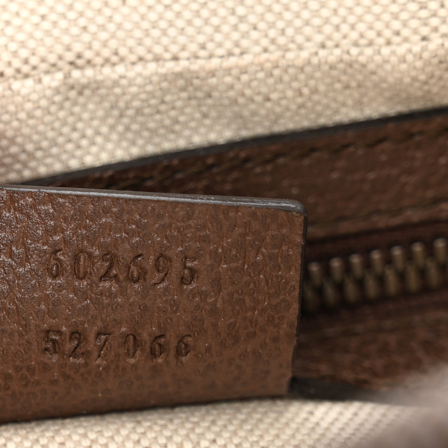 Gucci Maxi GG Supreme Monogram Pineapple Textured Dollar Calfskin Small Retro Interlocking G Belt Bag 90 36 Beige Ebony Green Pink New Acero 8 of 11
