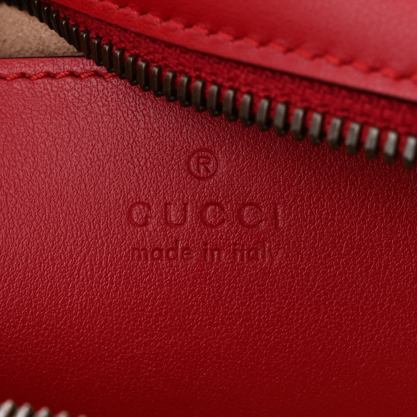 Calfskin Matelasse Small GG Marmont Chain Shoulder Bag Hibiscus Red