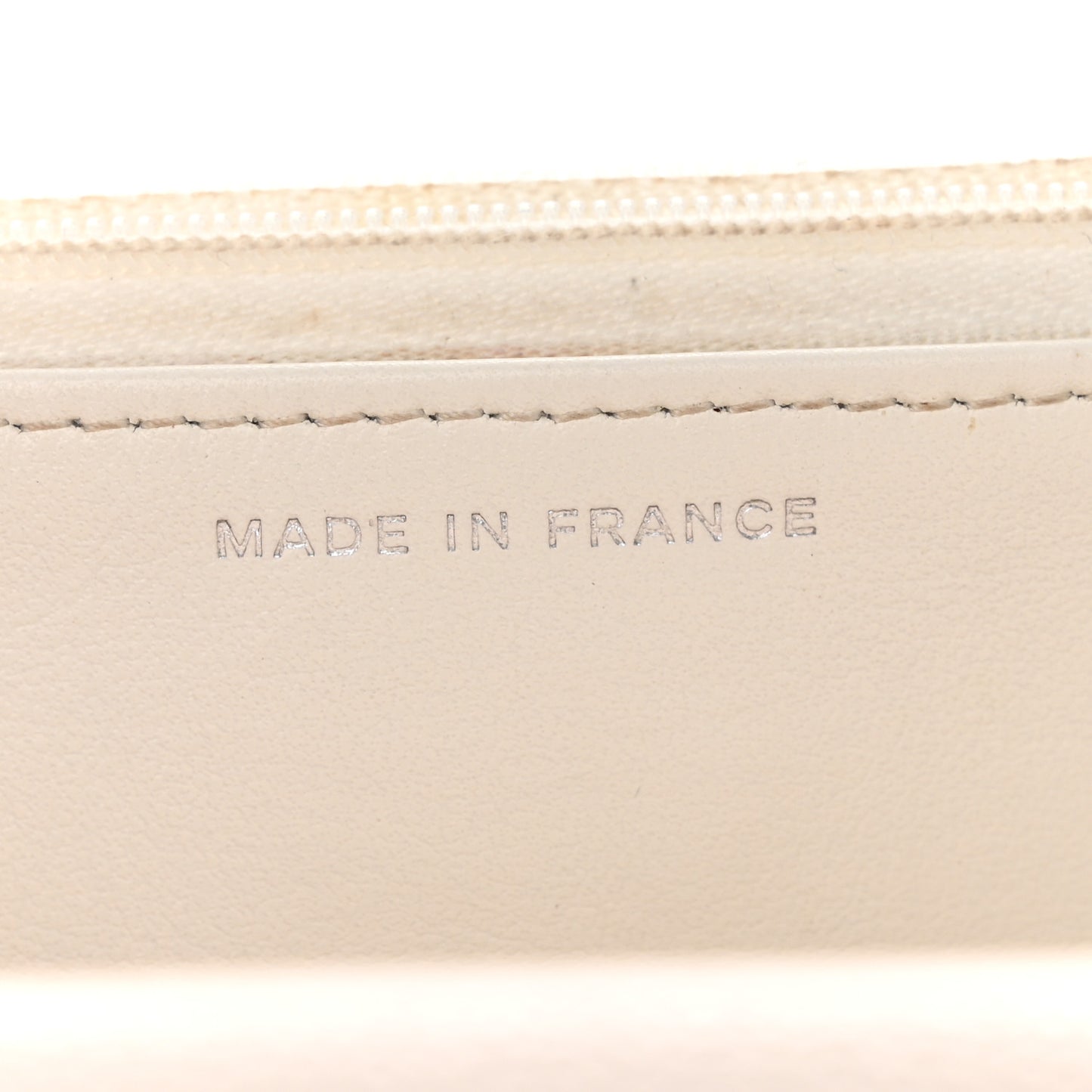 Caviar Quilted Wallet on Chain WOC White