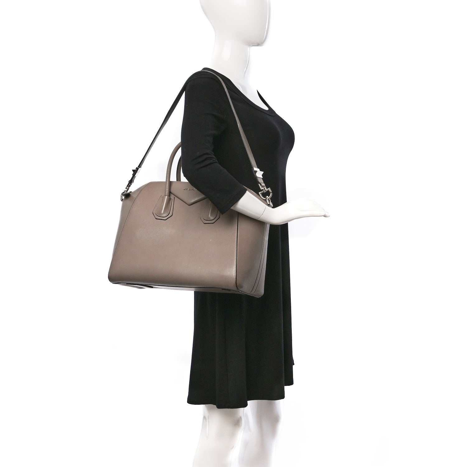 Givenchy Sugar Goatskin Medium Antigona Dune 2 of 16