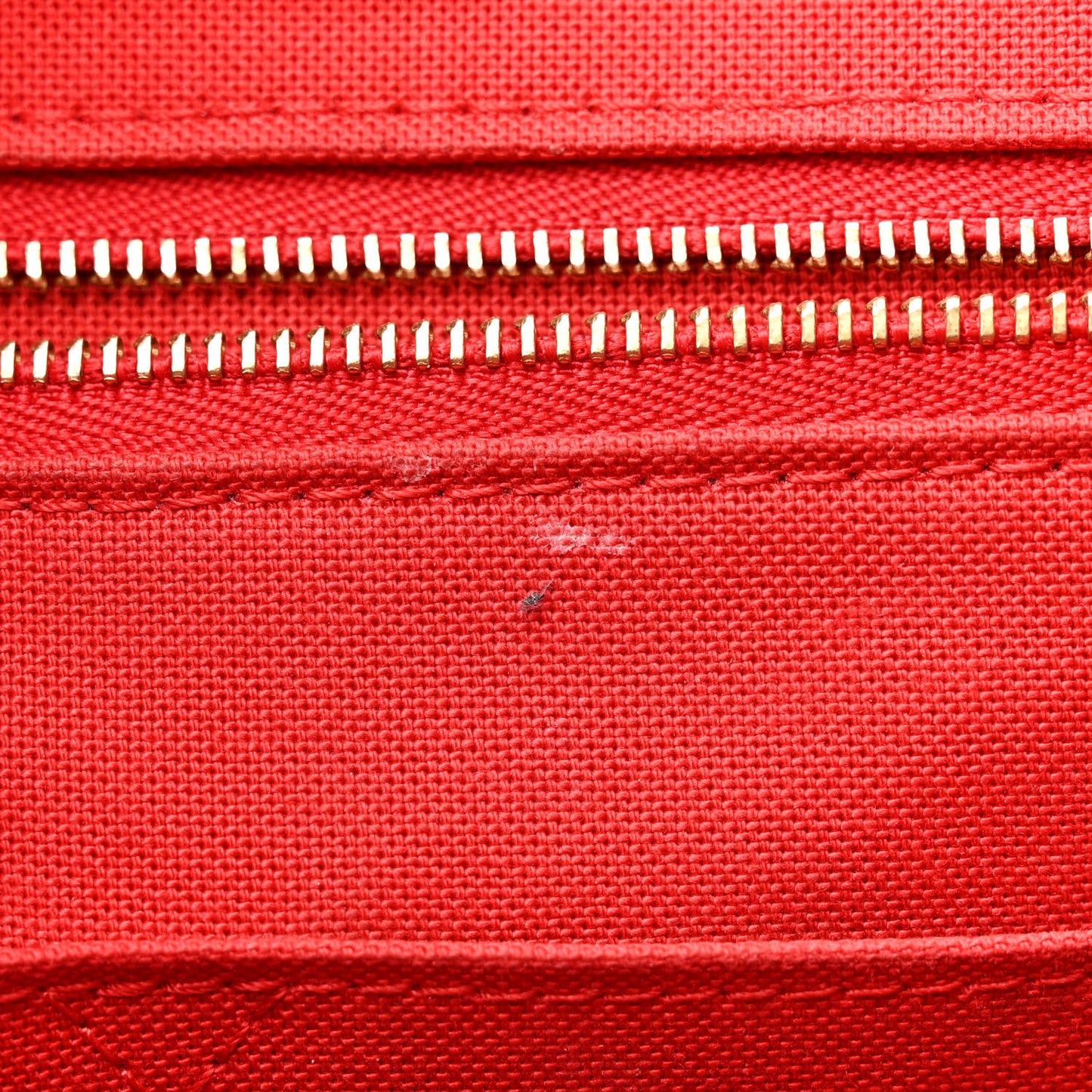 Reverse Monogram Giant Onthego MM