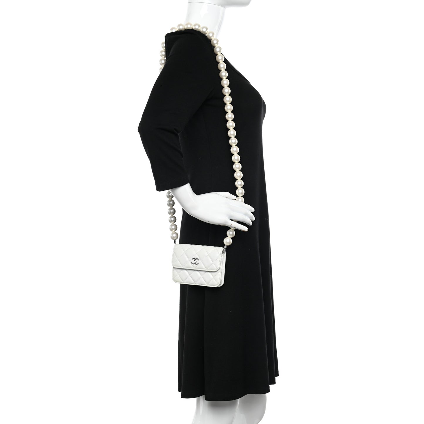 Calfskin Quilted Maxi Pearls Card Holder Flap With Chain White