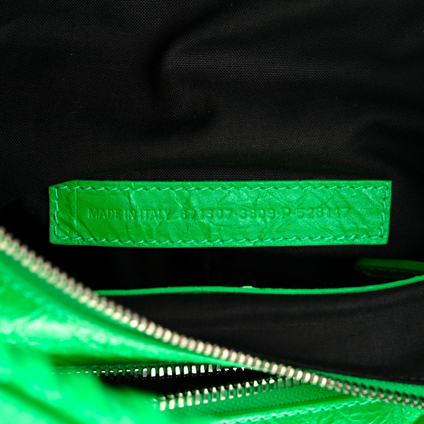 Agneau Arena Small Le Cagole Shoulder Bag Vivid Green
