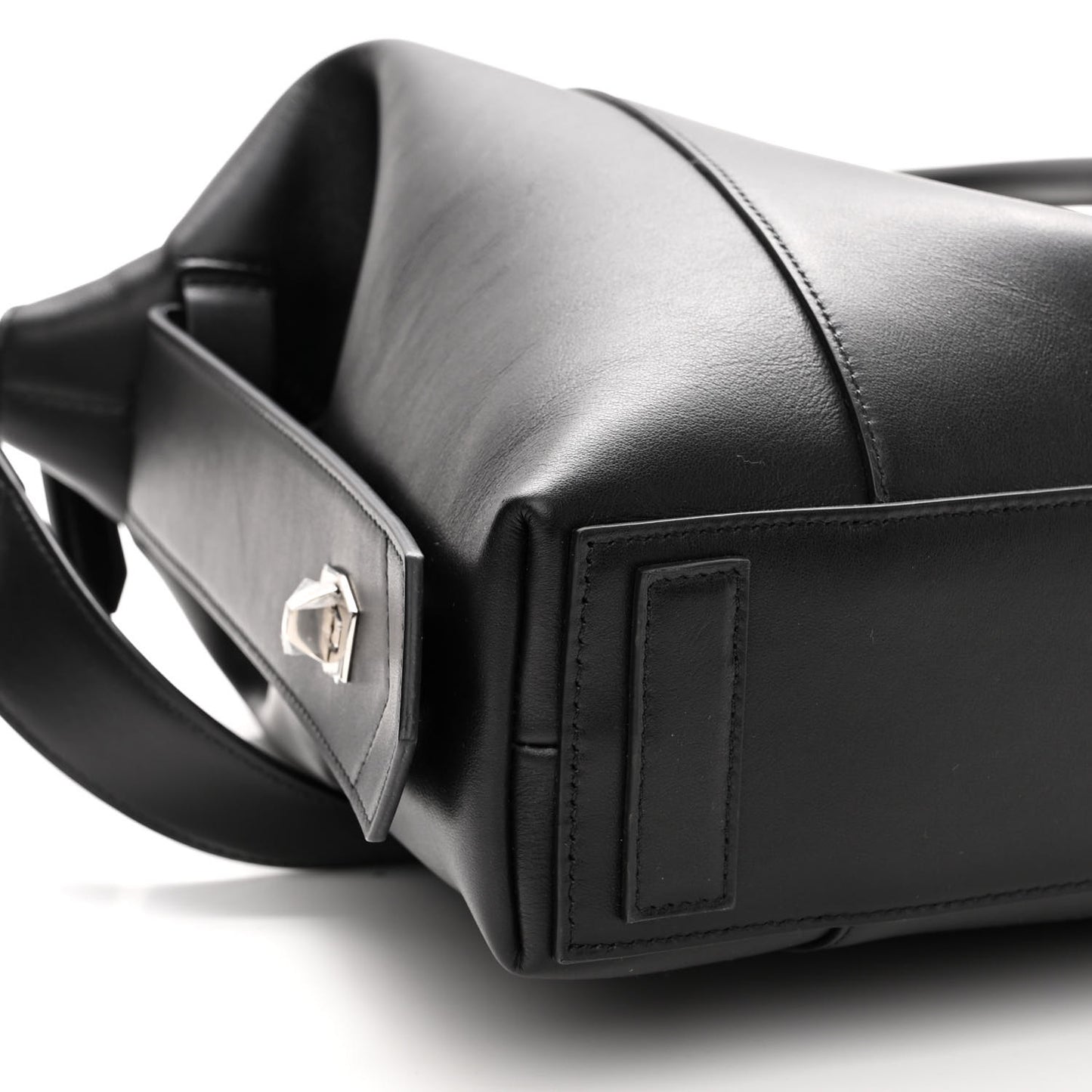 Smooth Calfskin Medium Soft Antigona Black