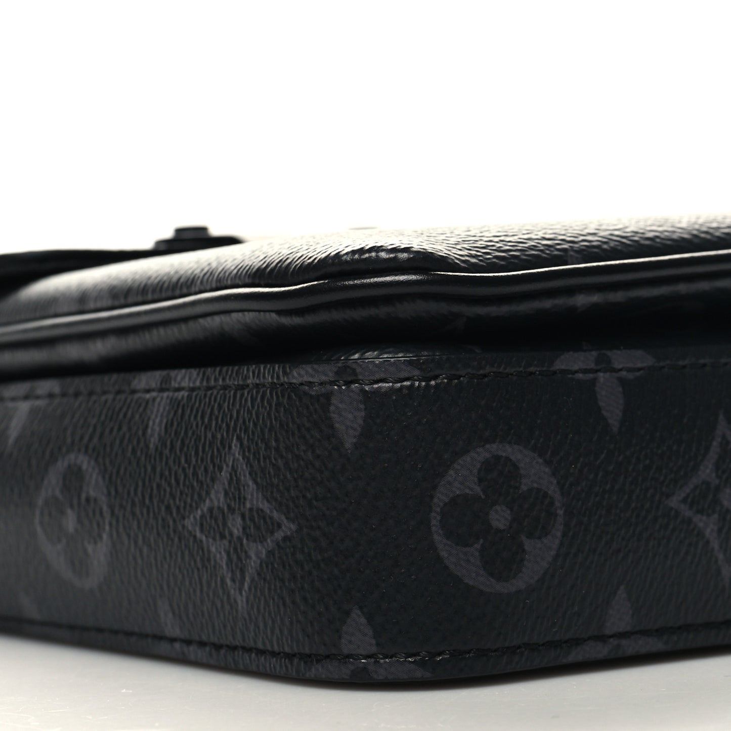 Taurillon Monogram S Lock Wearable Wallet Black