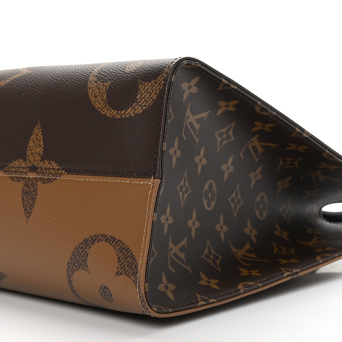 Reverse Monogram Giant Onthego MM